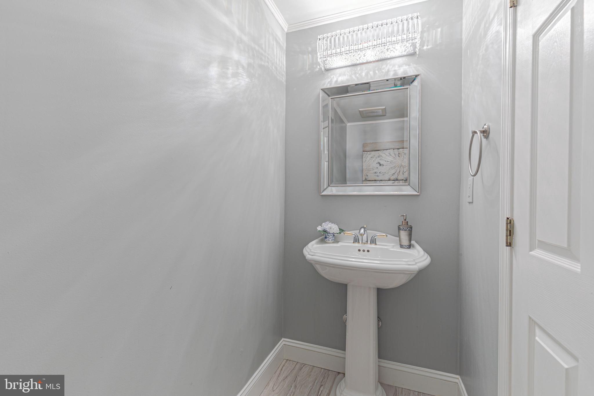 6513 BELLAMINE COURT