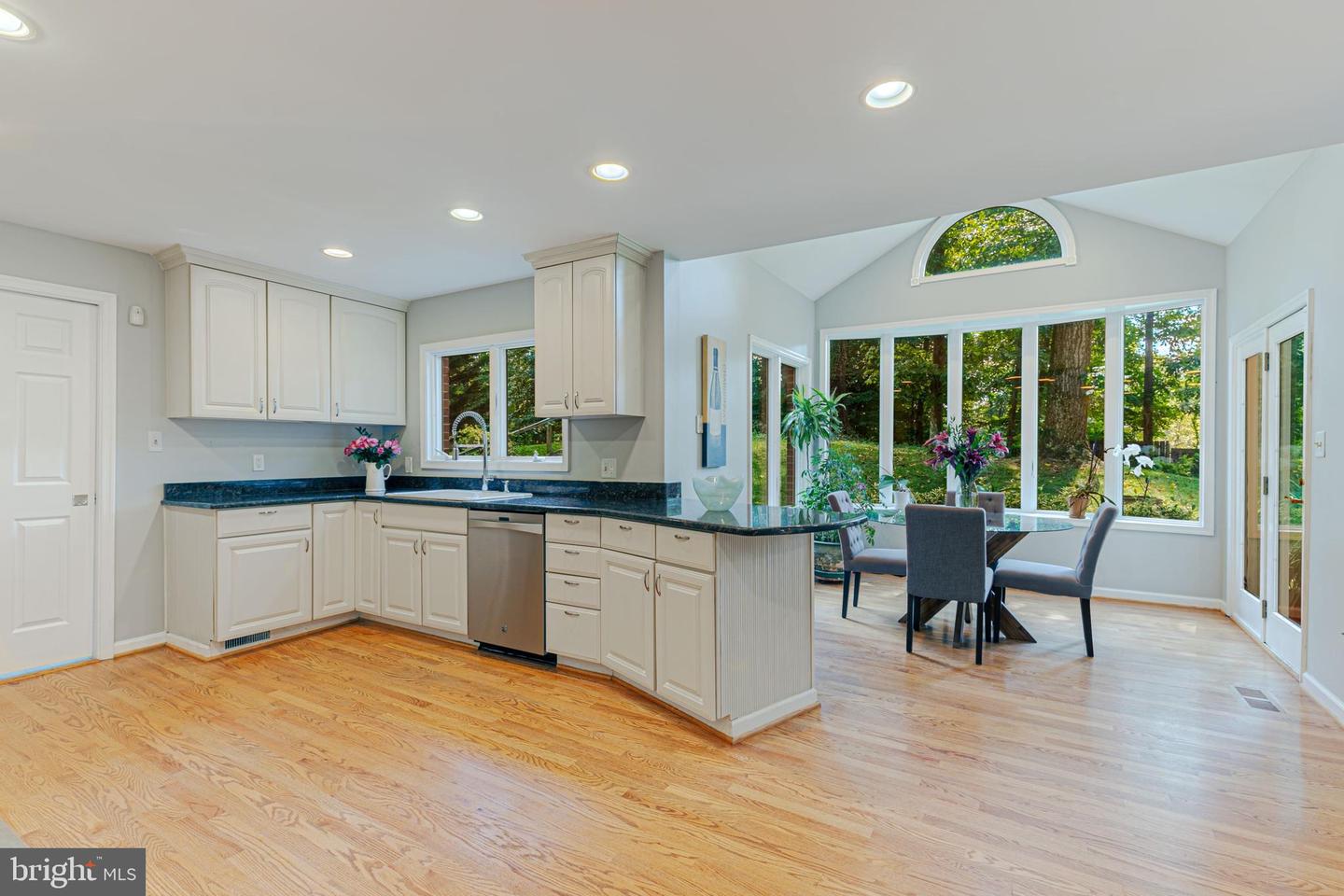 6513 BELLAMINE COURT