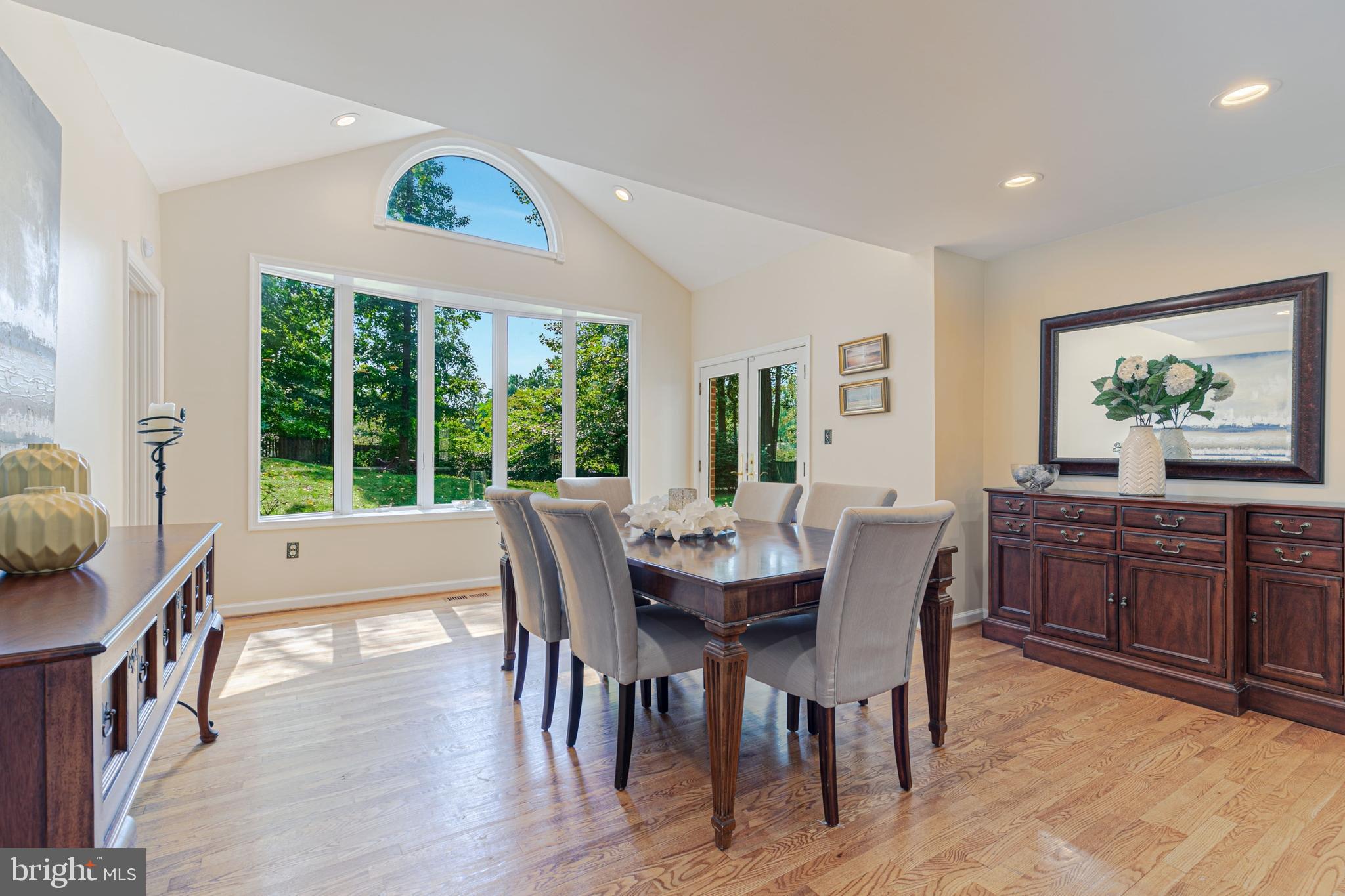 6513 BELLAMINE COURT