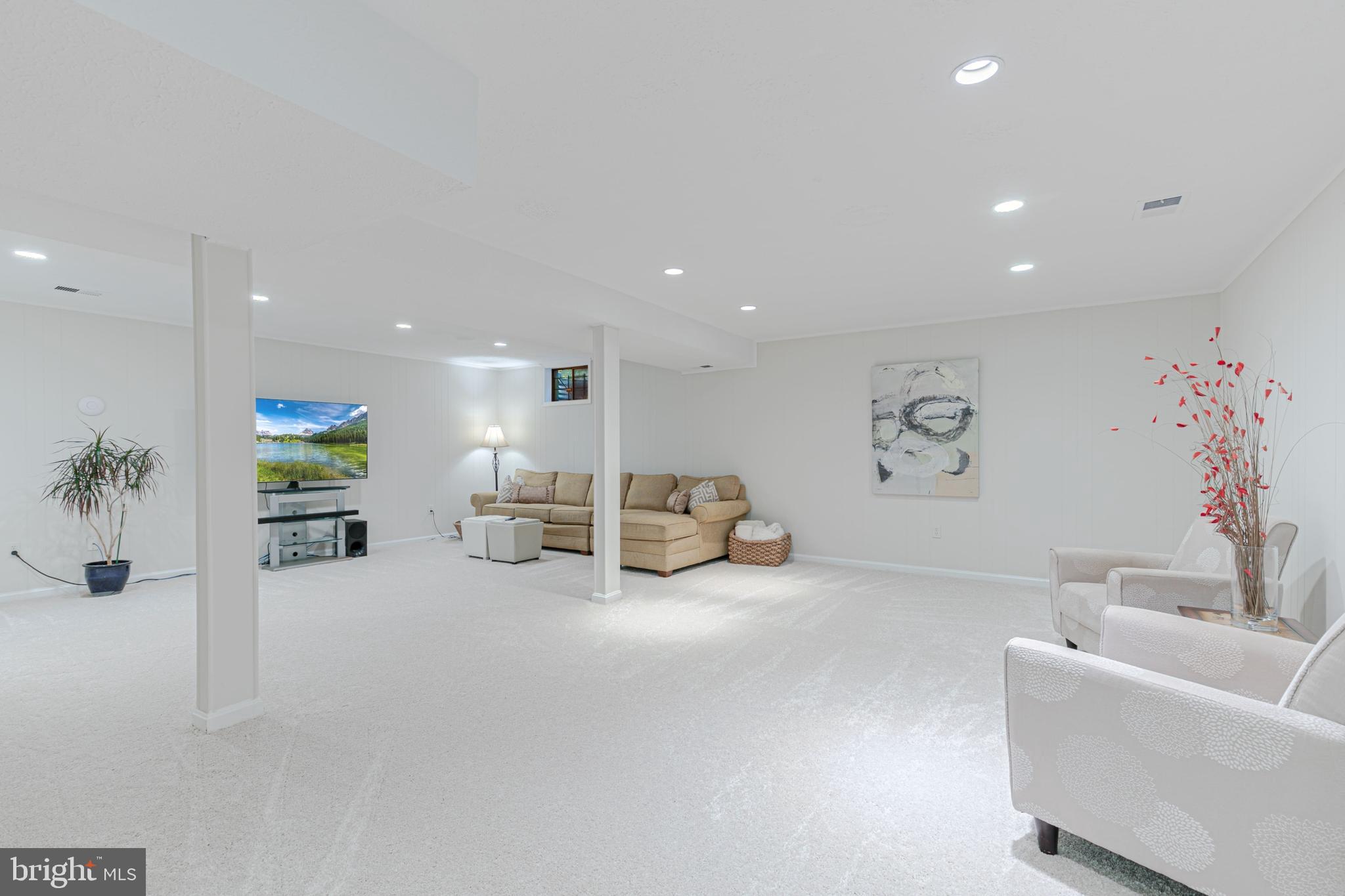 6513 BELLAMINE COURT