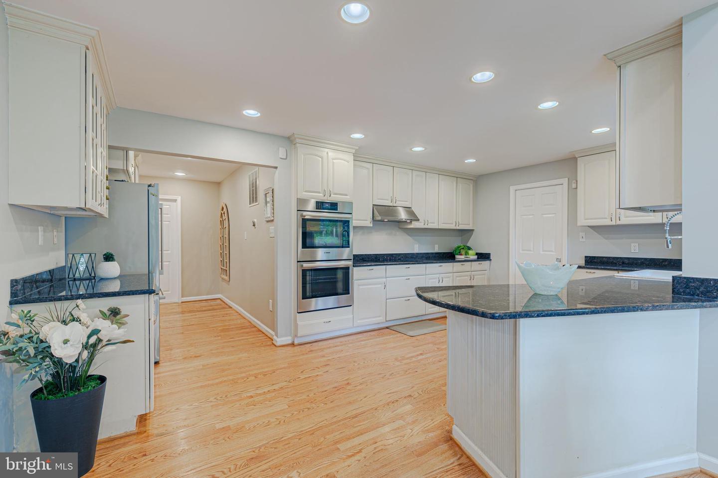 6513 BELLAMINE COURT
