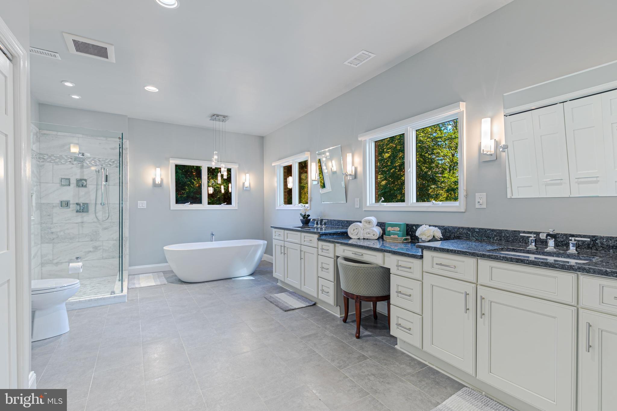 6513 BELLAMINE COURT