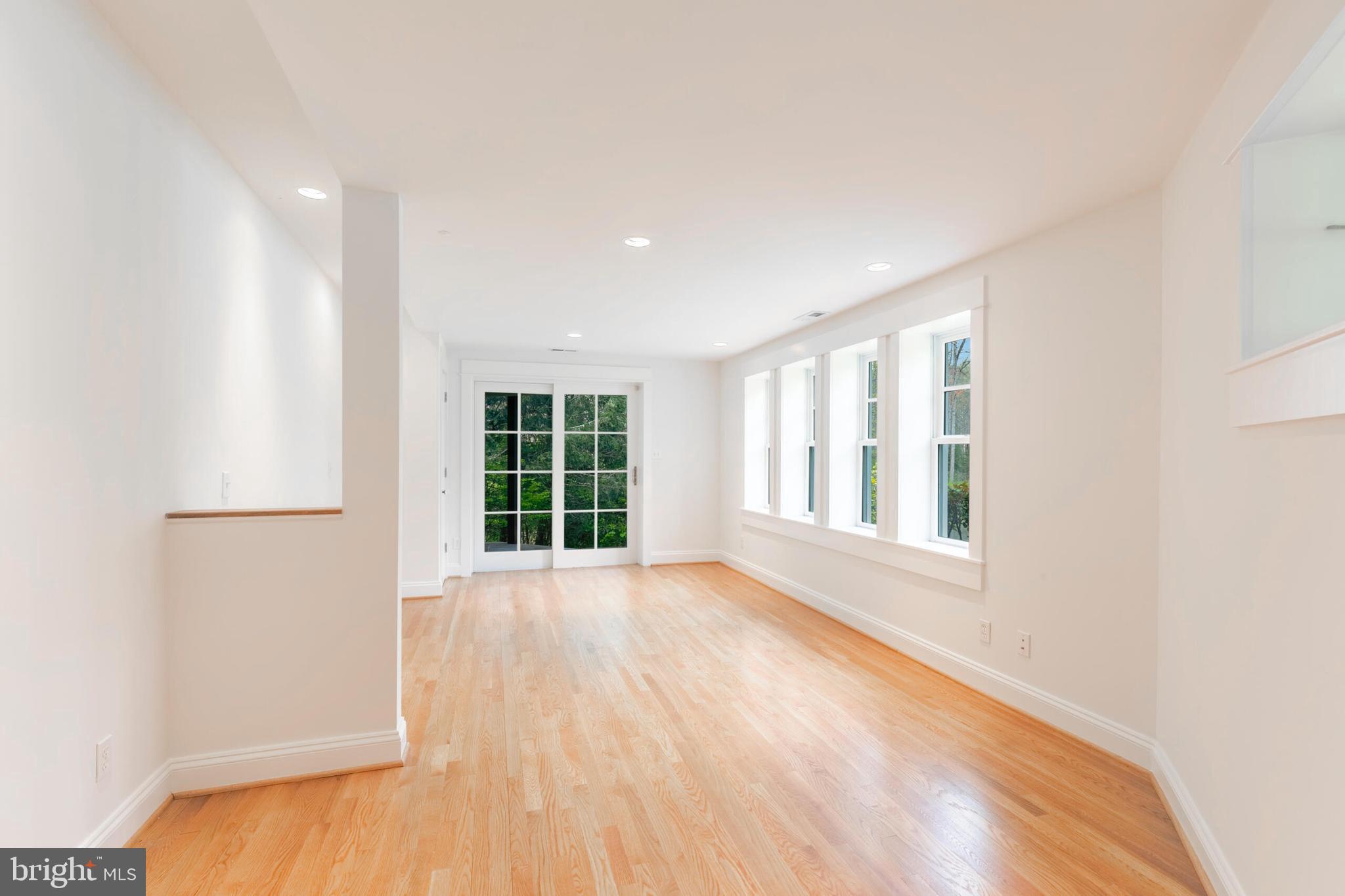 910 Peacock Station Rd