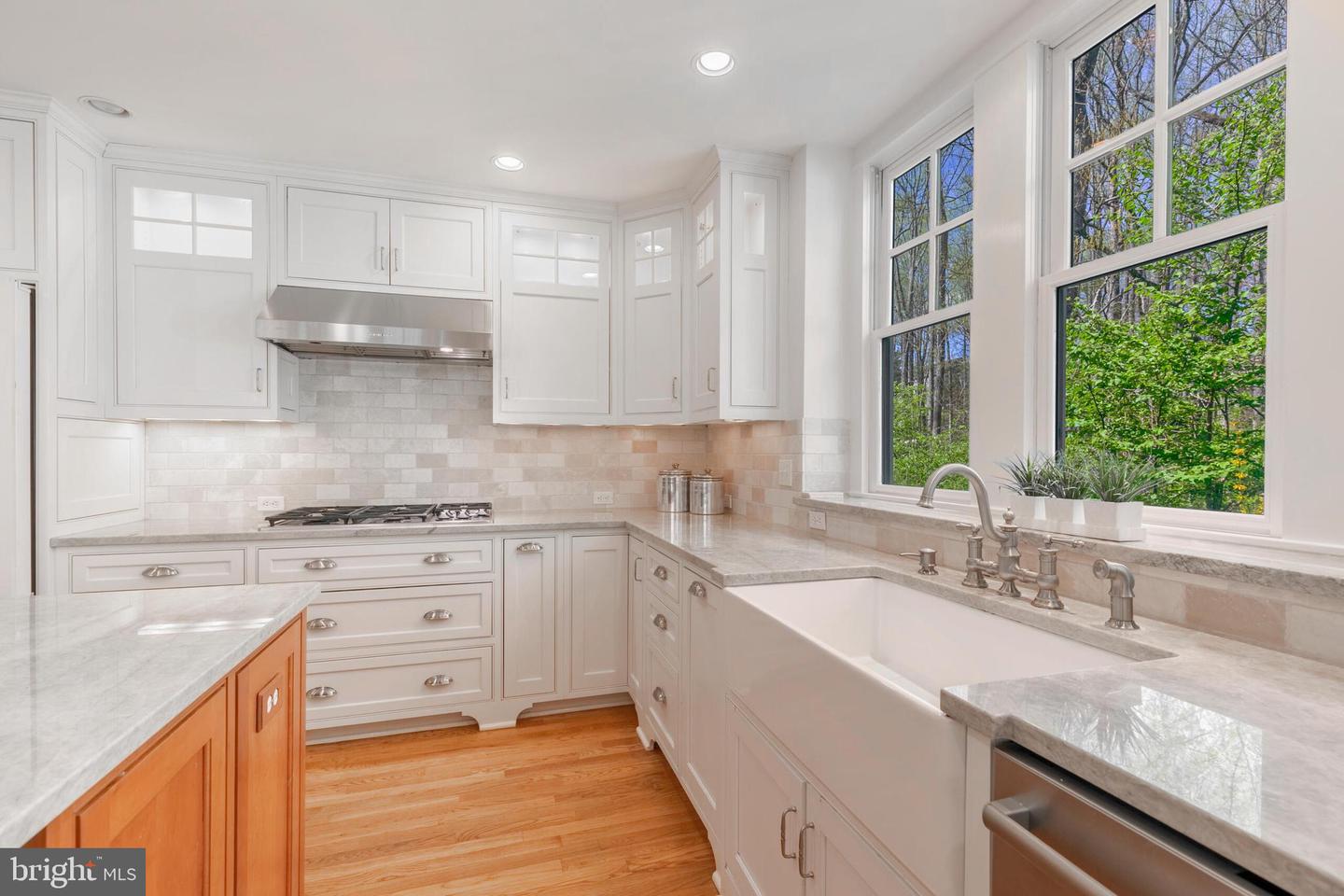 910 Peacock Station Rd