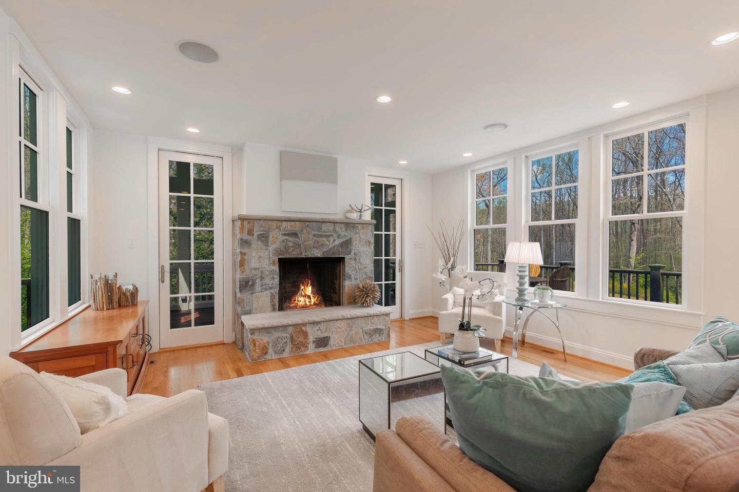 910 Peacock Station Rd