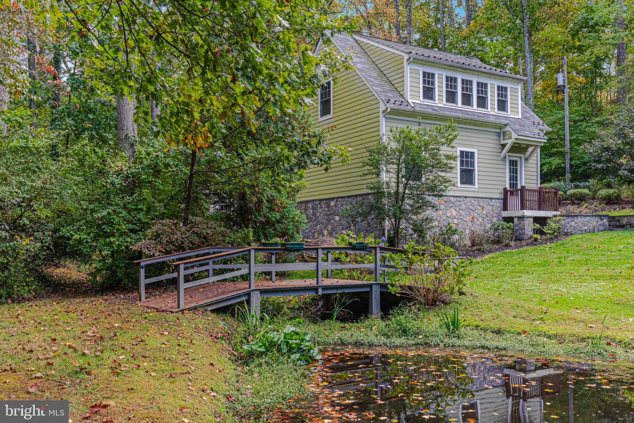 910 Peacock Station Rd