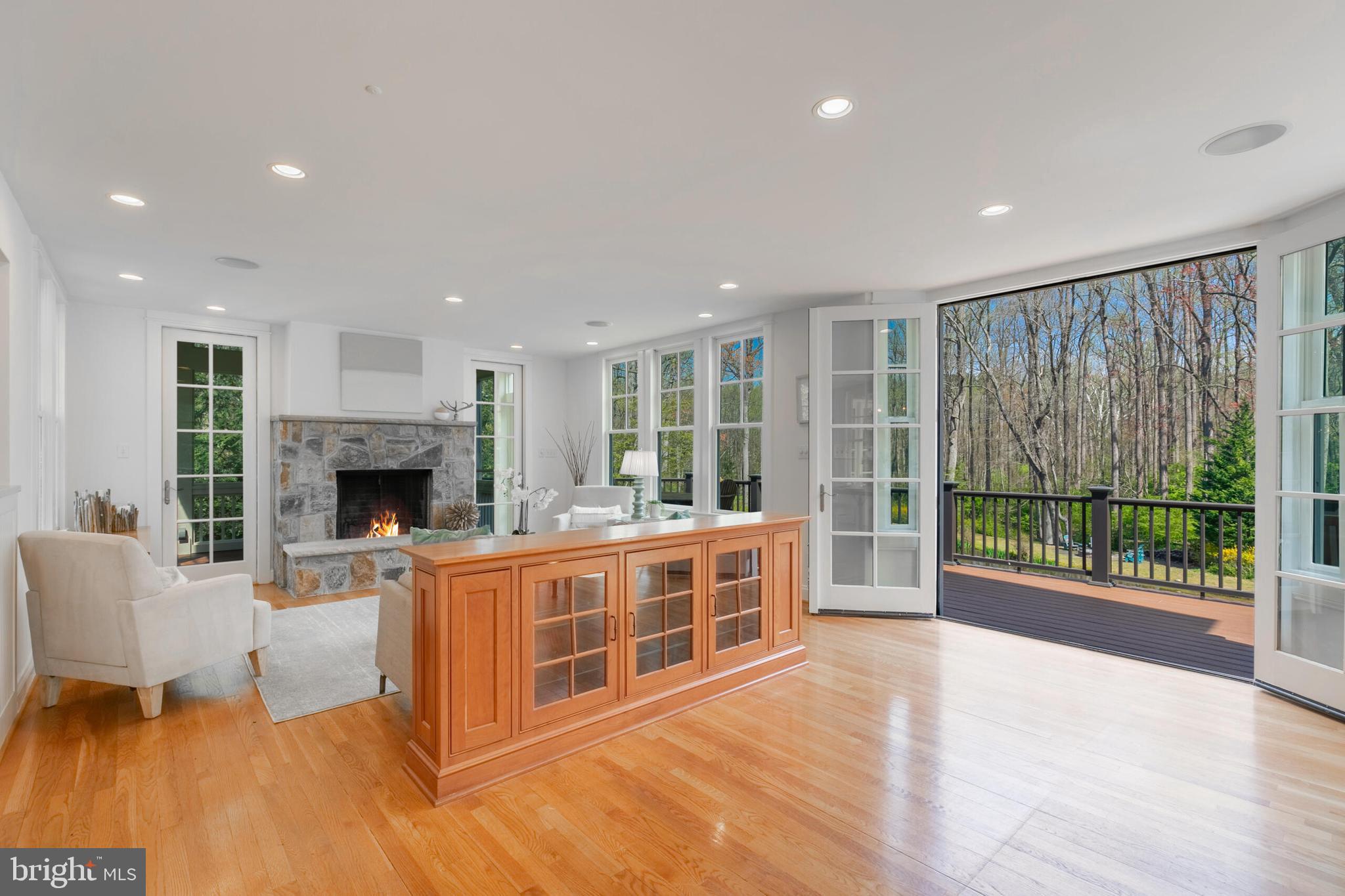 910 Peacock Station Rd