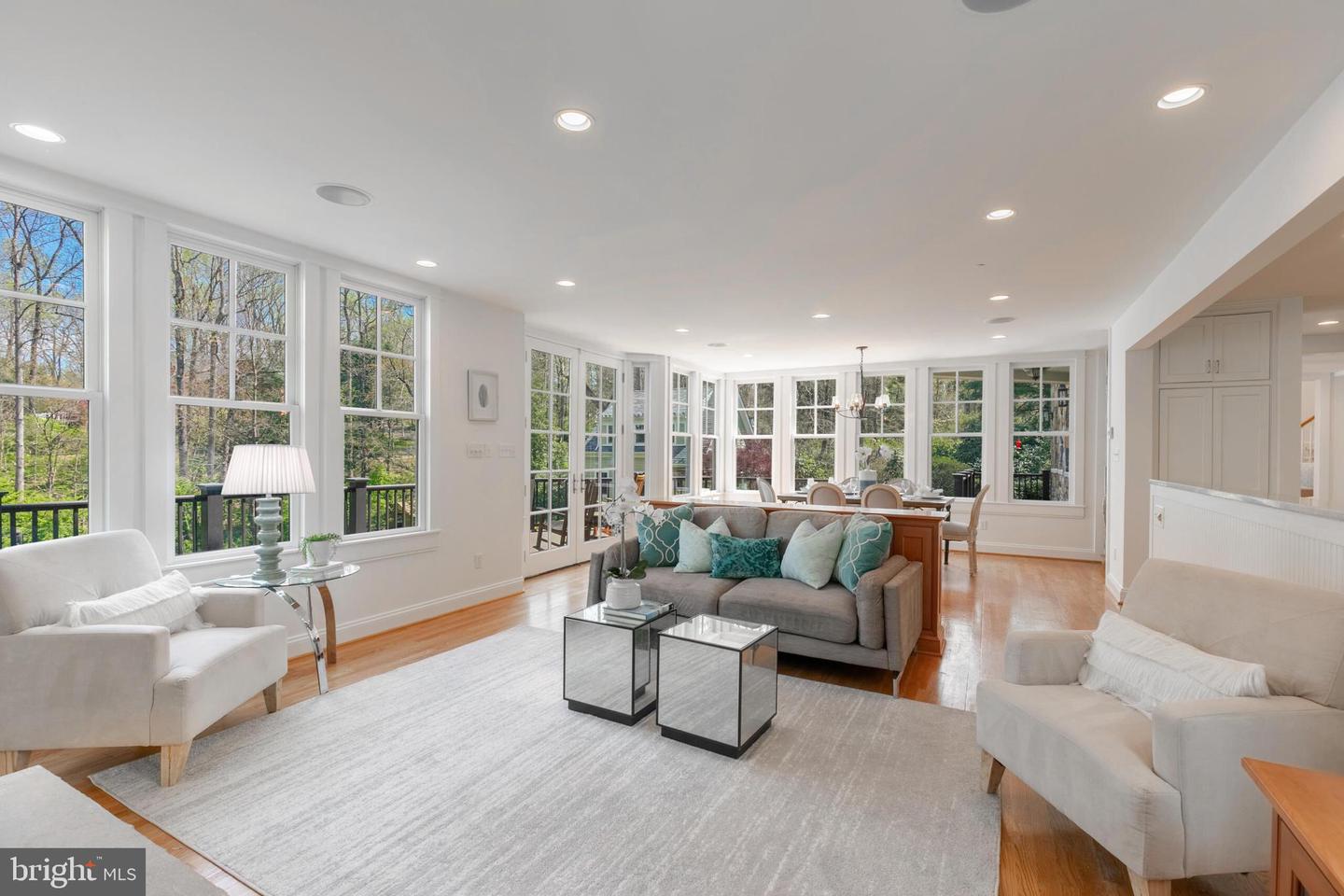 910 Peacock Station Rd