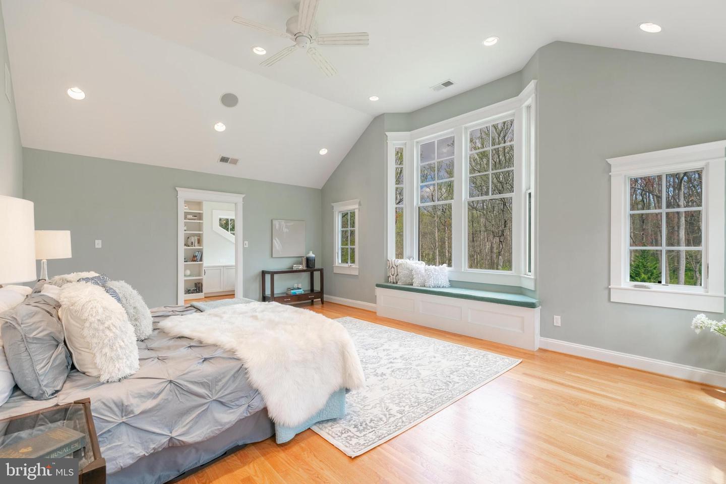 910 Peacock Station Rd