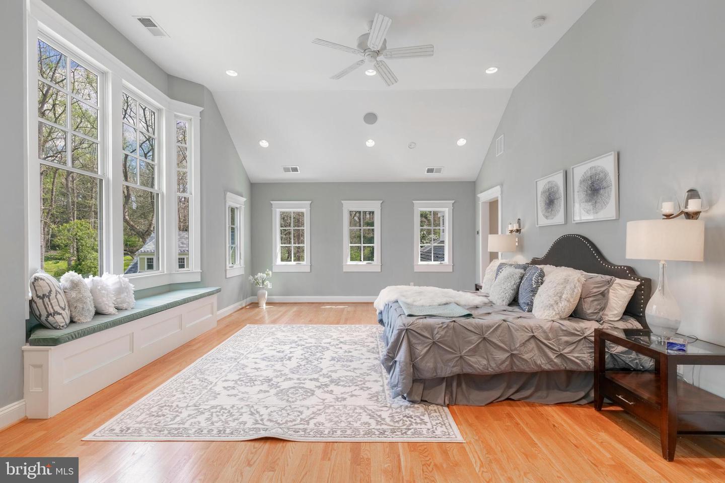 910 Peacock Station Rd