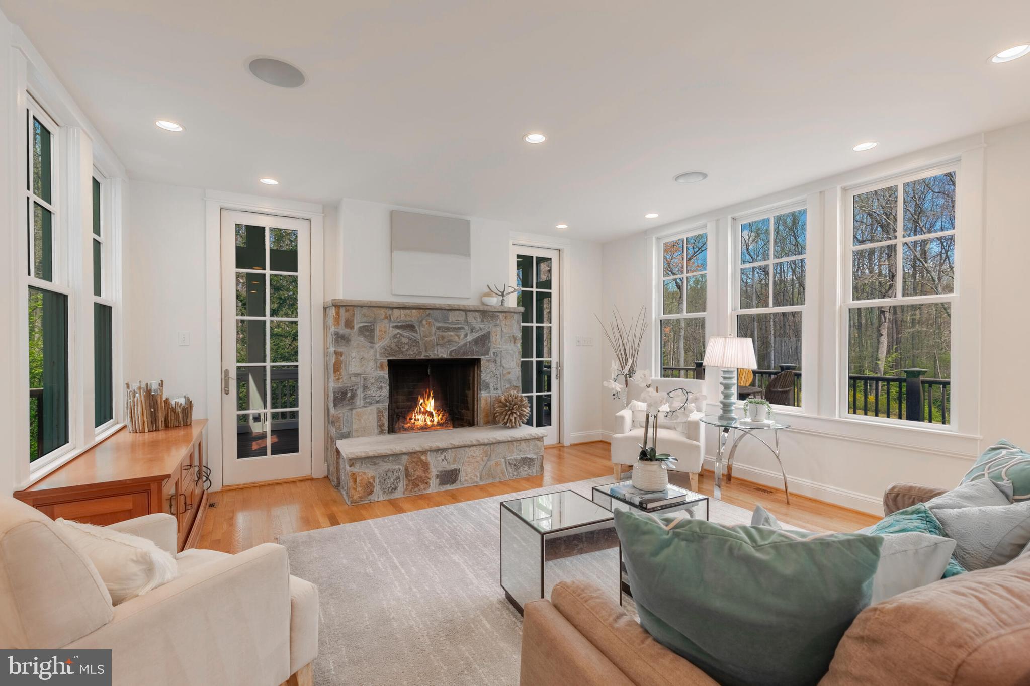 910 Peacock Station Rd