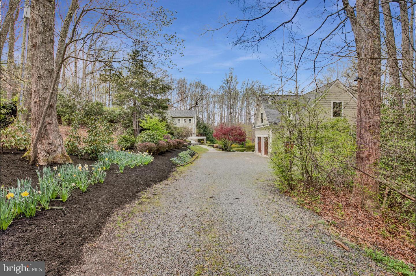 910 Peacock Station Rd