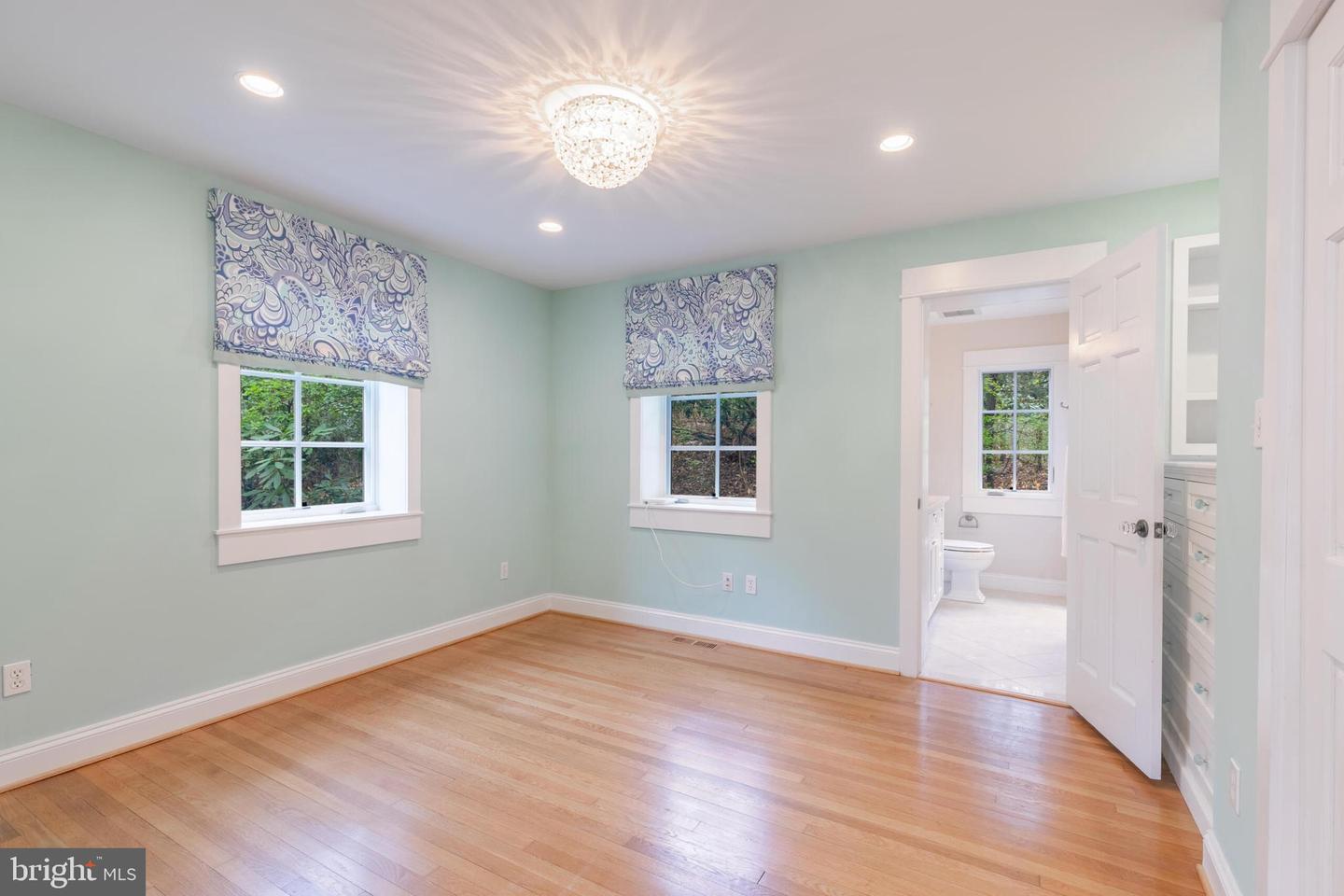 910 Peacock Station Rd