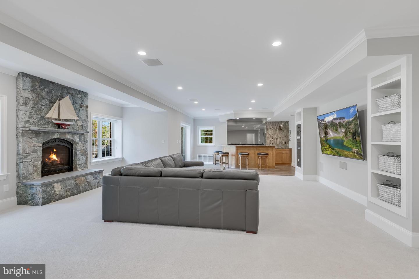 7030 Elizabeth Dr