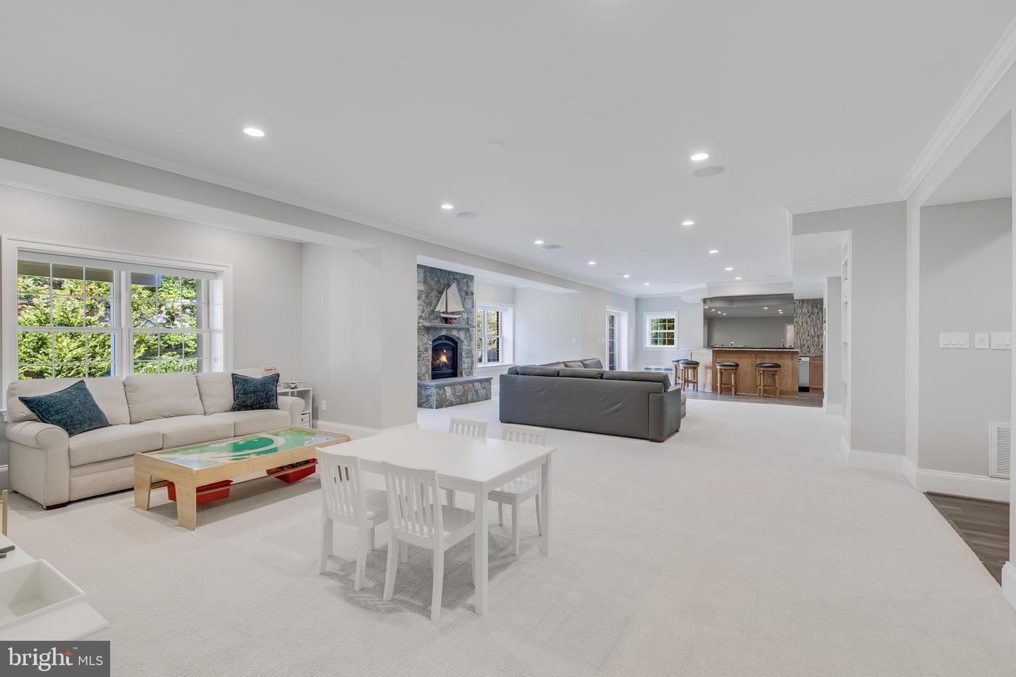 7030 Elizabeth Dr
