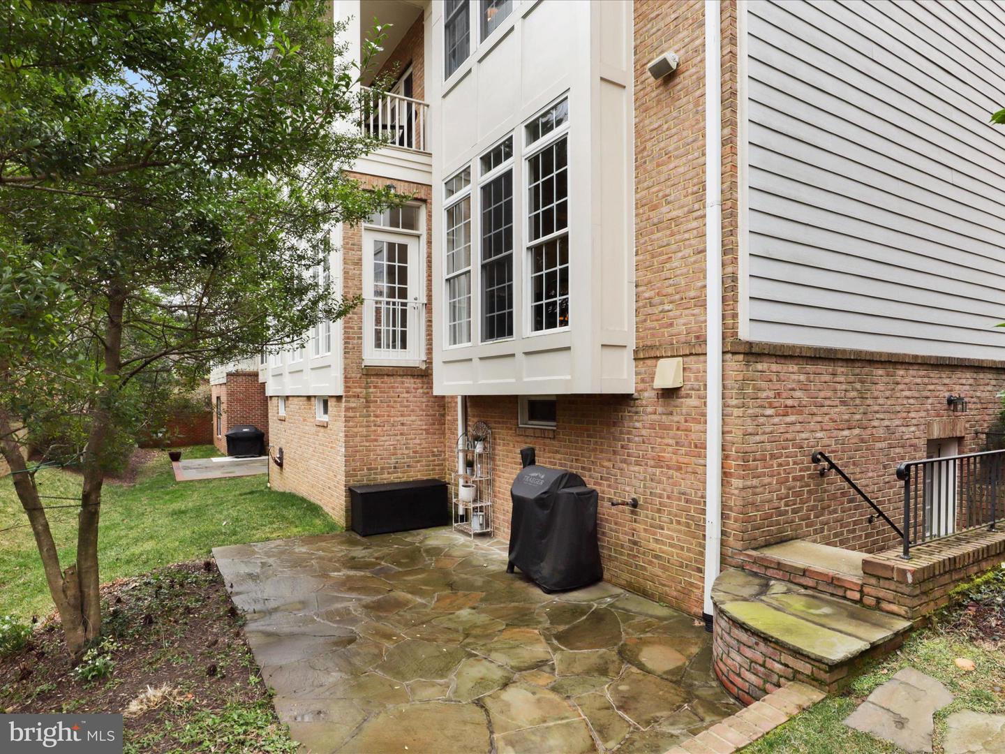 8895 Olive Mae Cir