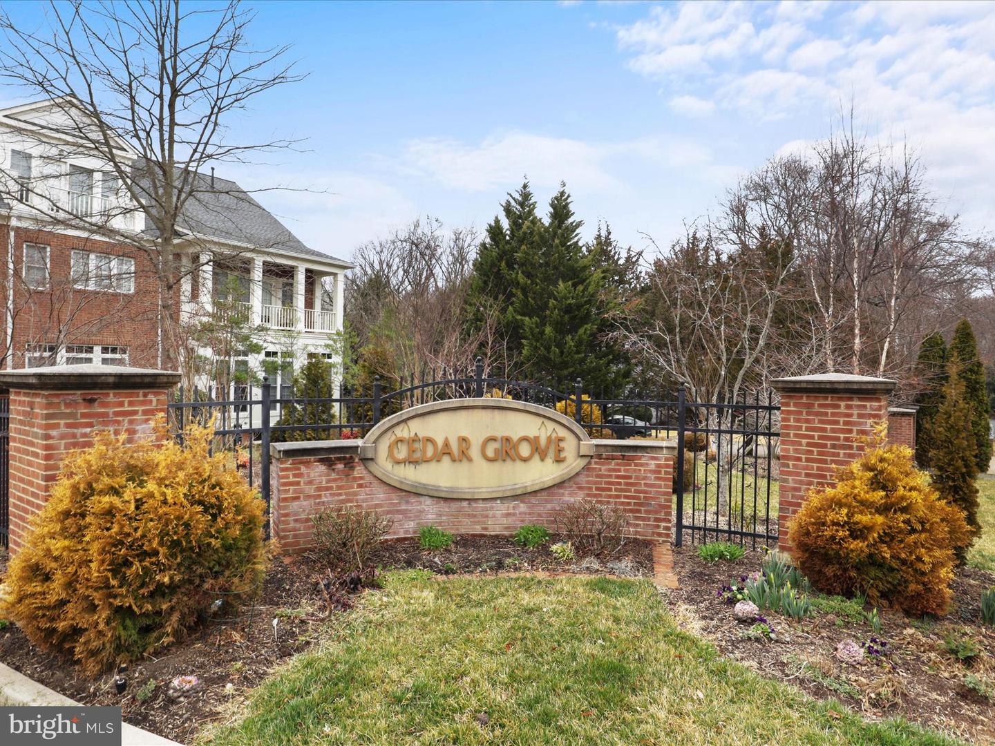 8895 Olive Mae Cir