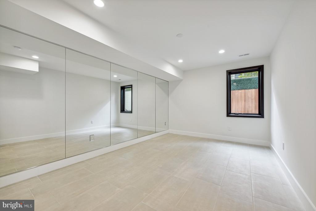 7102 Capitol View Dr