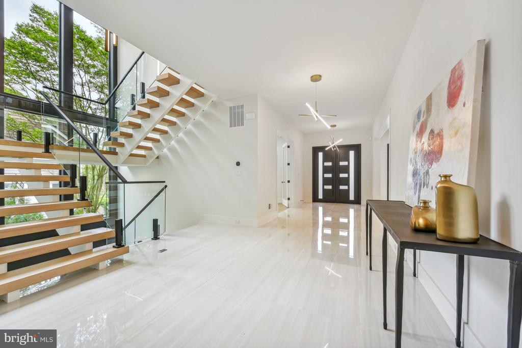 7102 Capitol View Dr