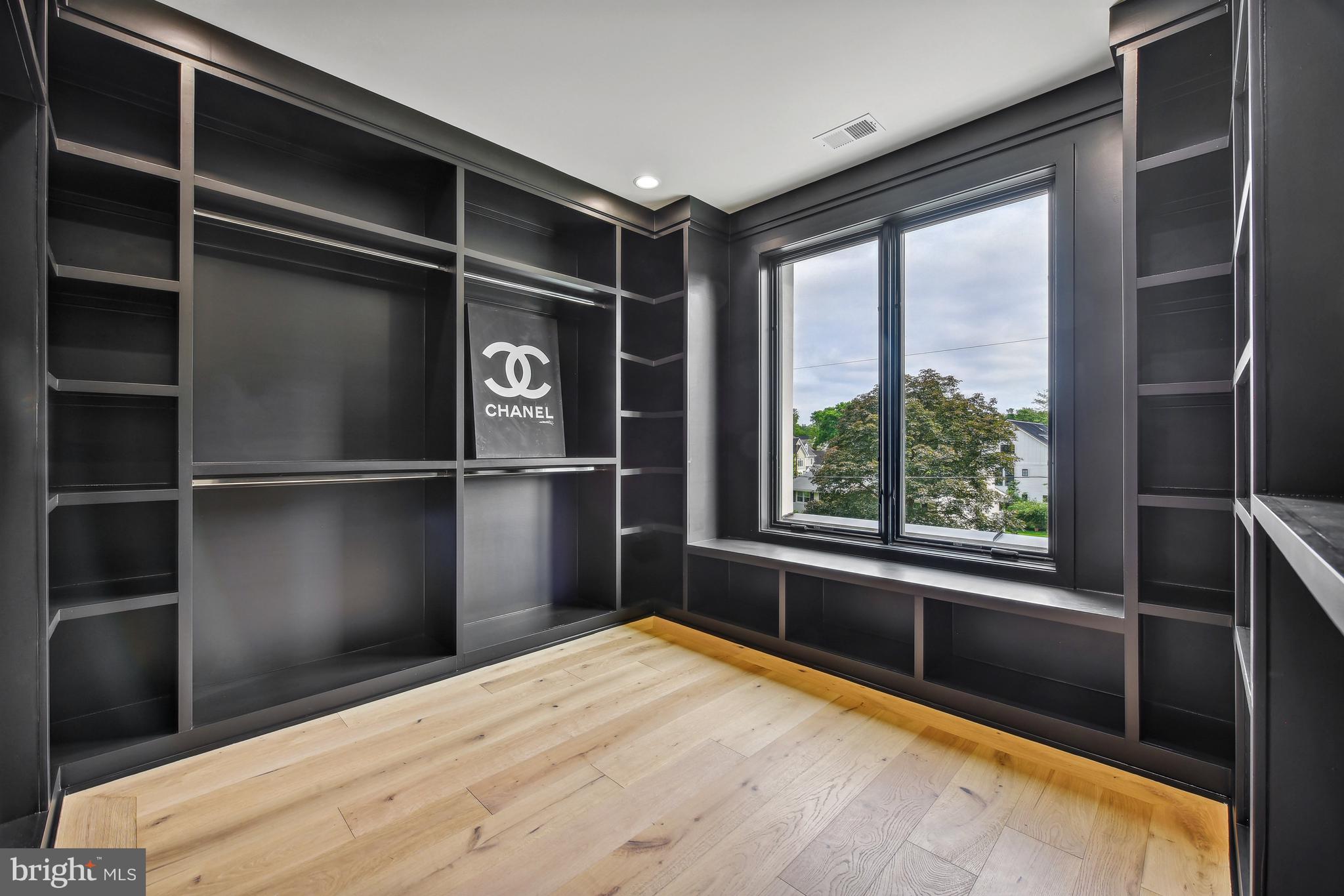 7102 Capitol View Dr