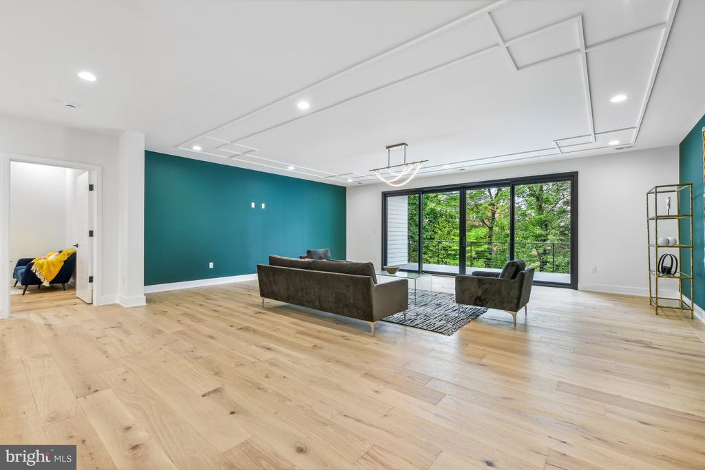7102 Capitol View Dr