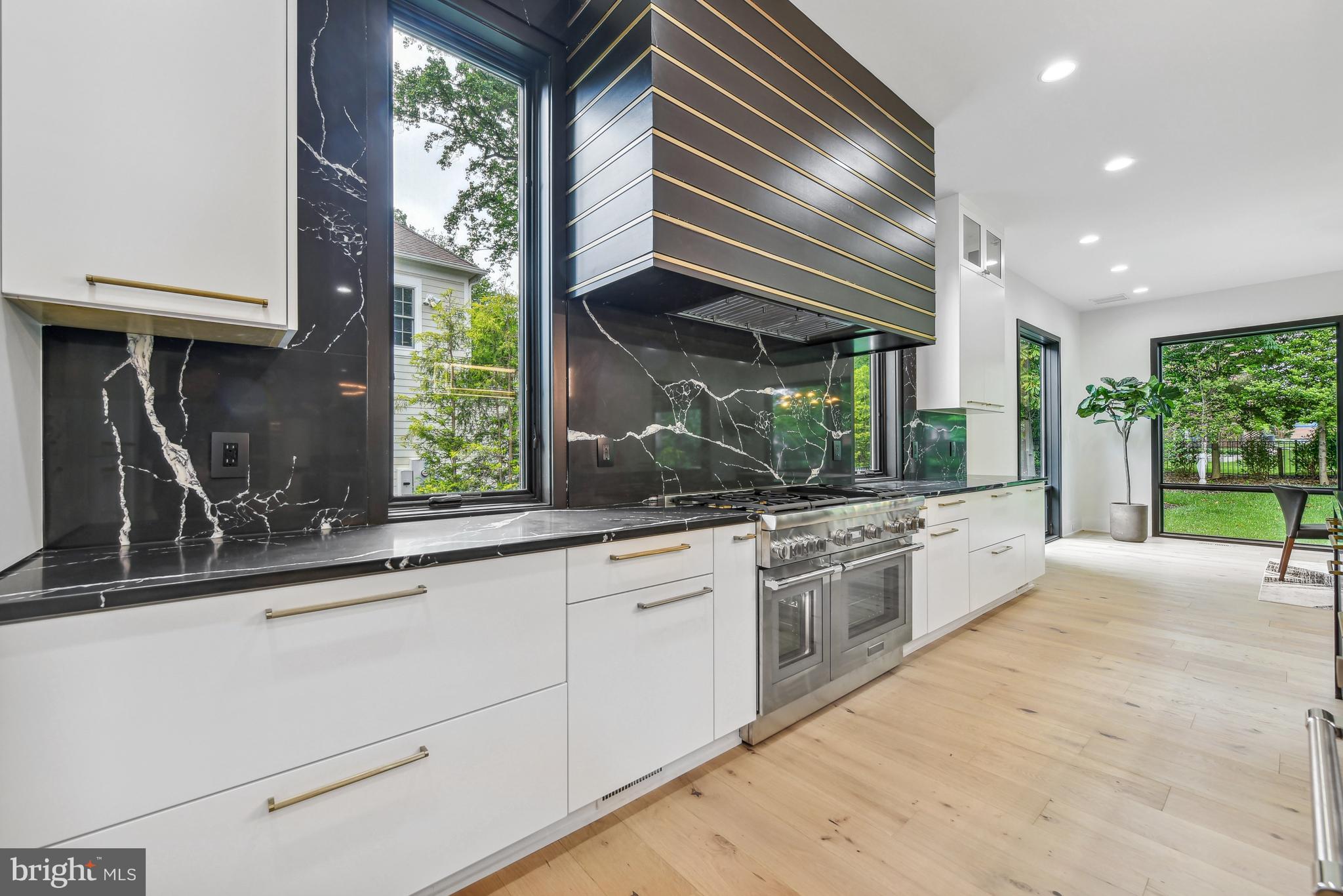 7102 Capitol View Dr