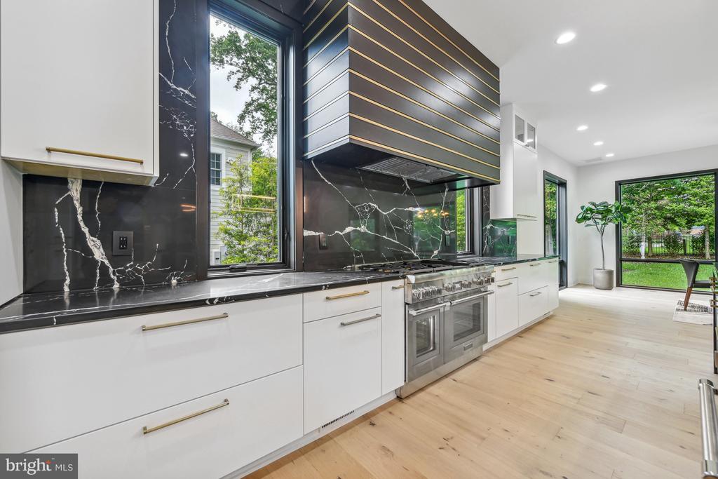 7102 Capitol View Dr