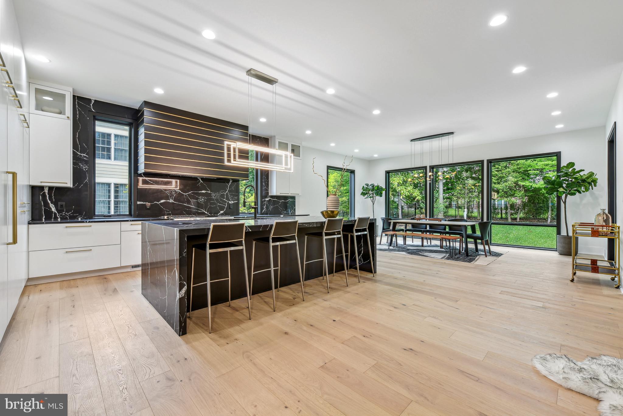 7102 Capitol View Dr