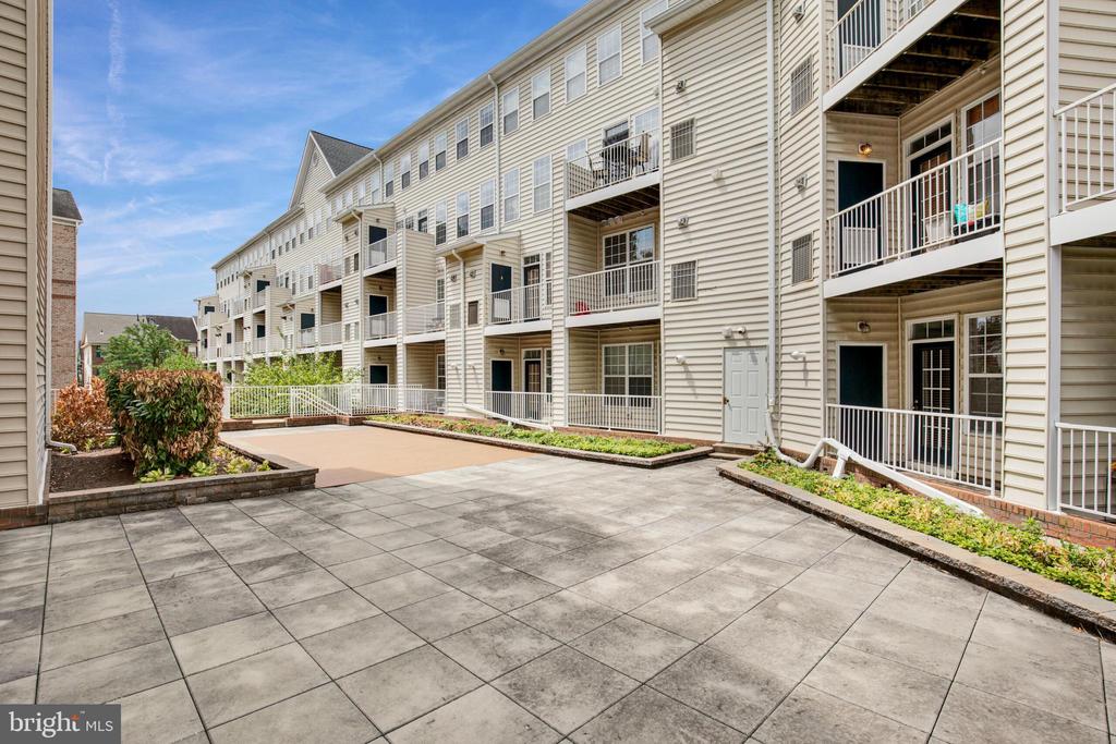 2653 Park Tower Dr #312