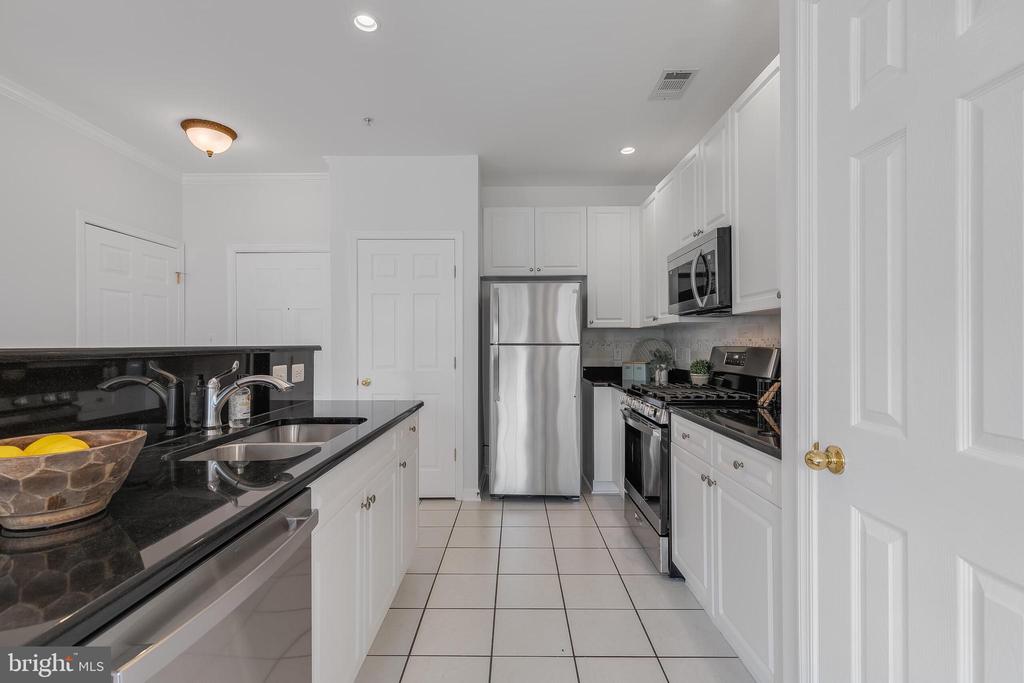 2653 Park Tower Dr #312