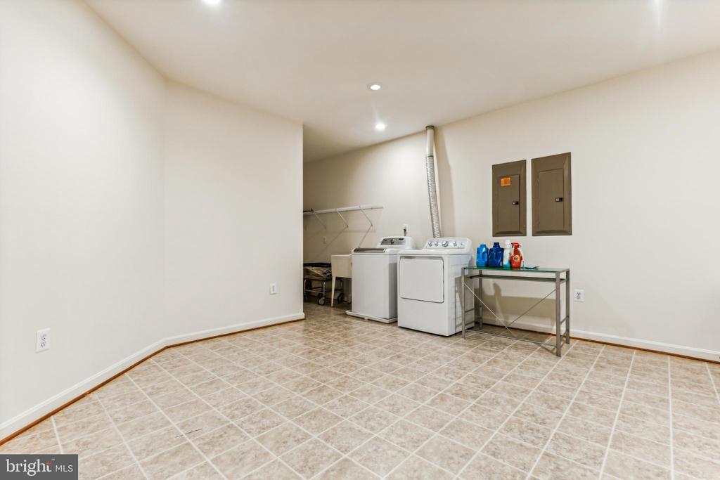 7129 Ayers Meadow Ln