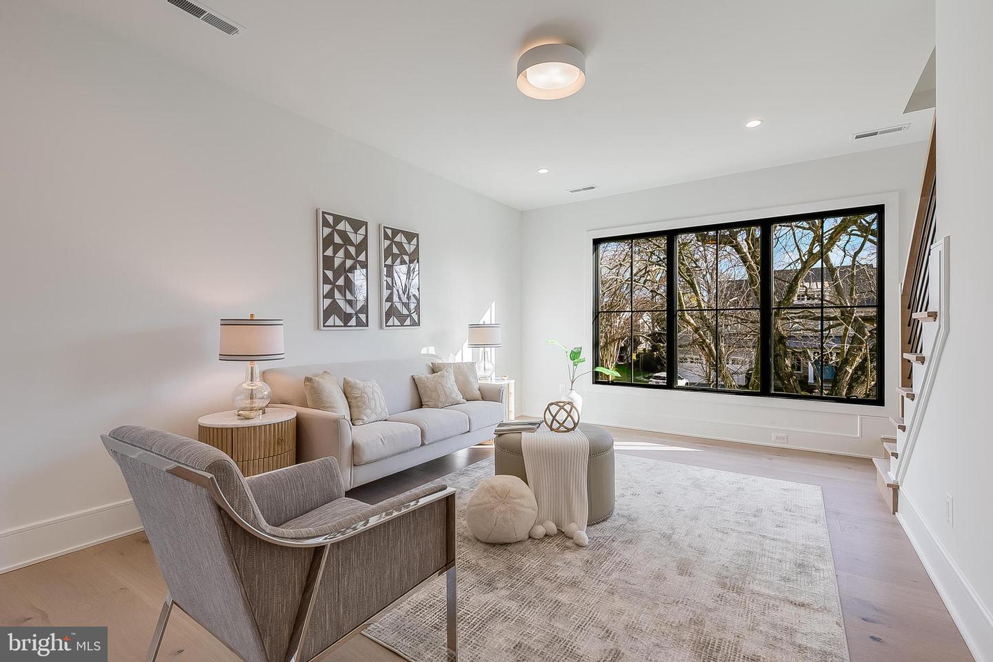 1124 Guilford Ct