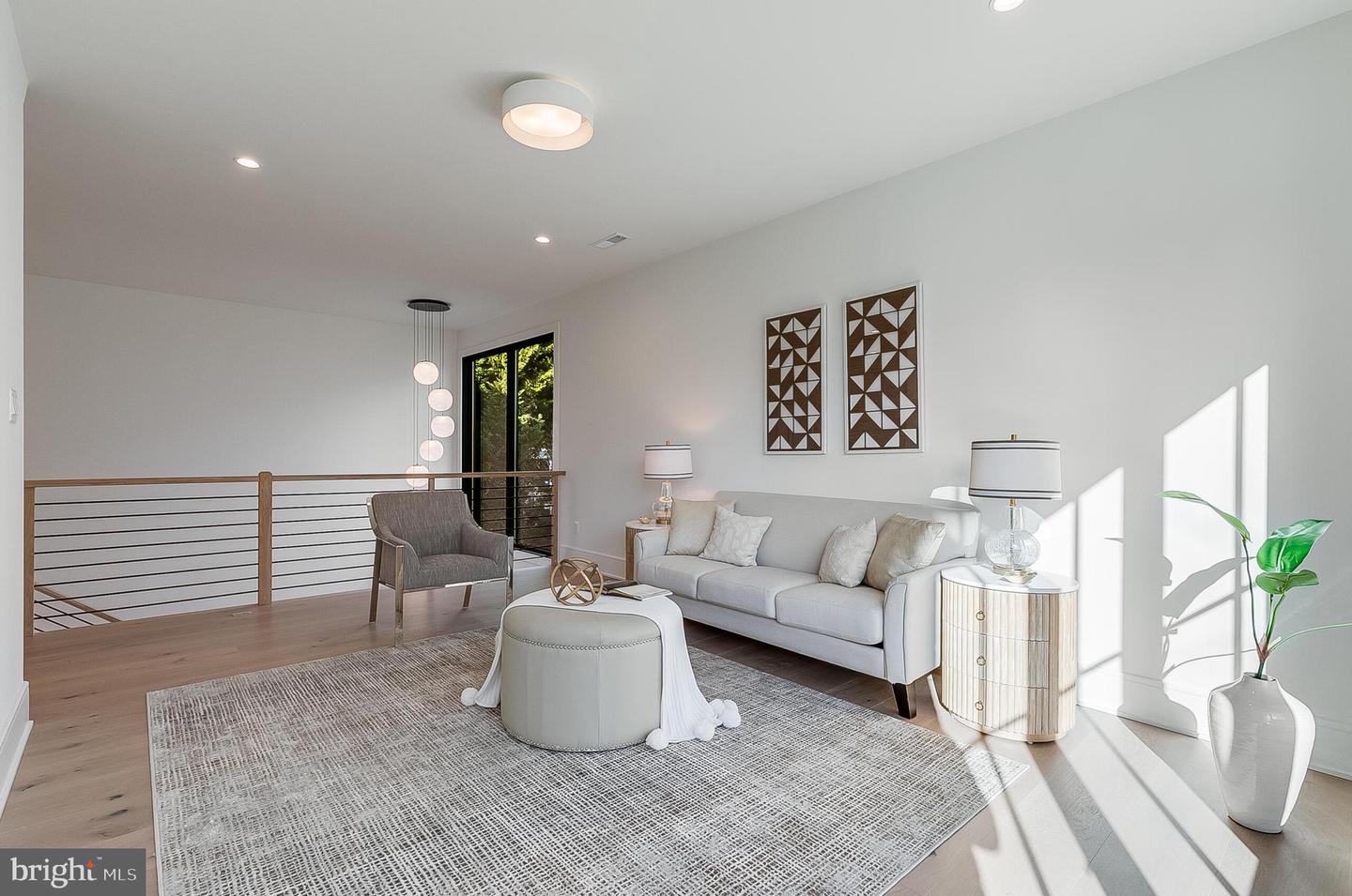 1124 Guilford Ct