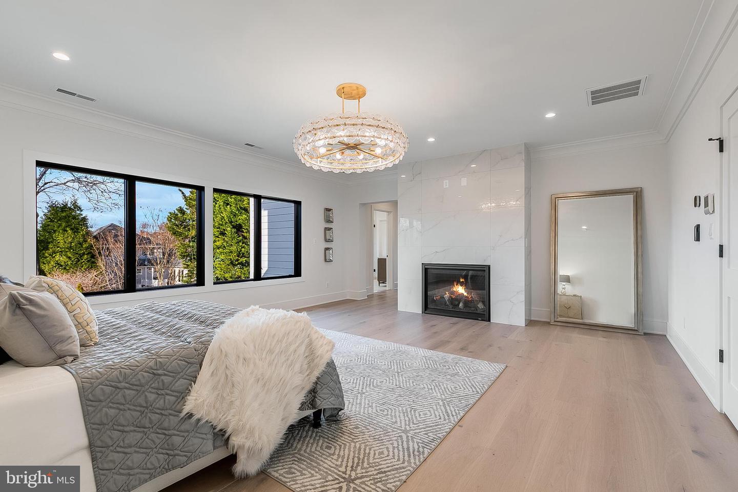 1124 Guilford Ct