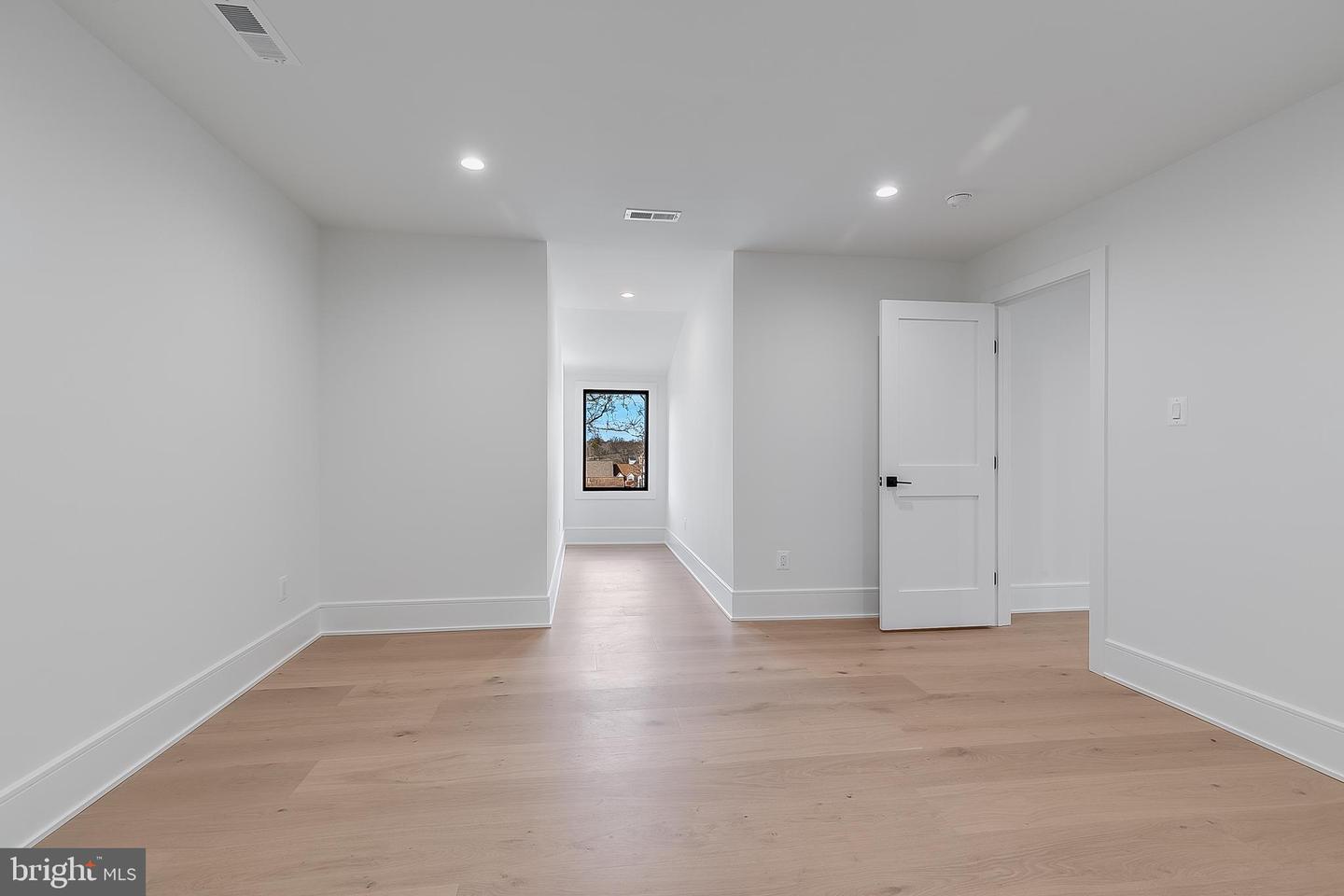 1124 Guilford Ct