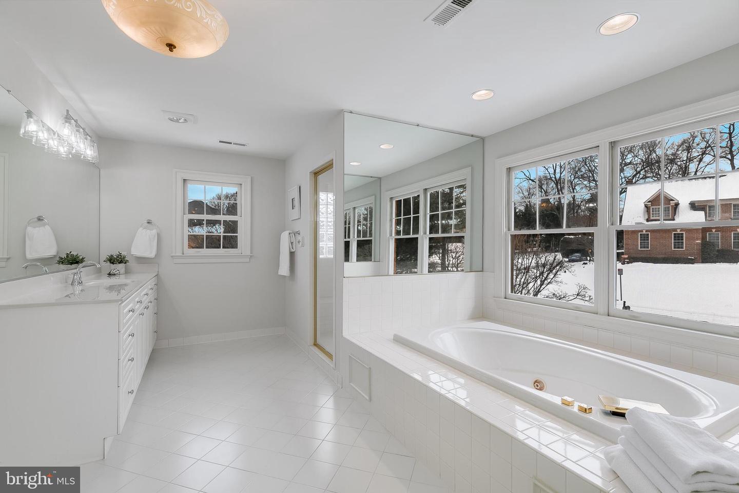 1008 Jarvis Ct