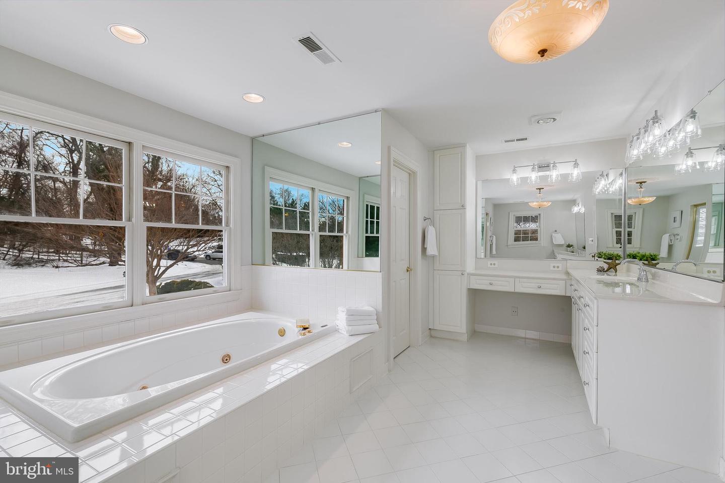 1008 Jarvis Ct