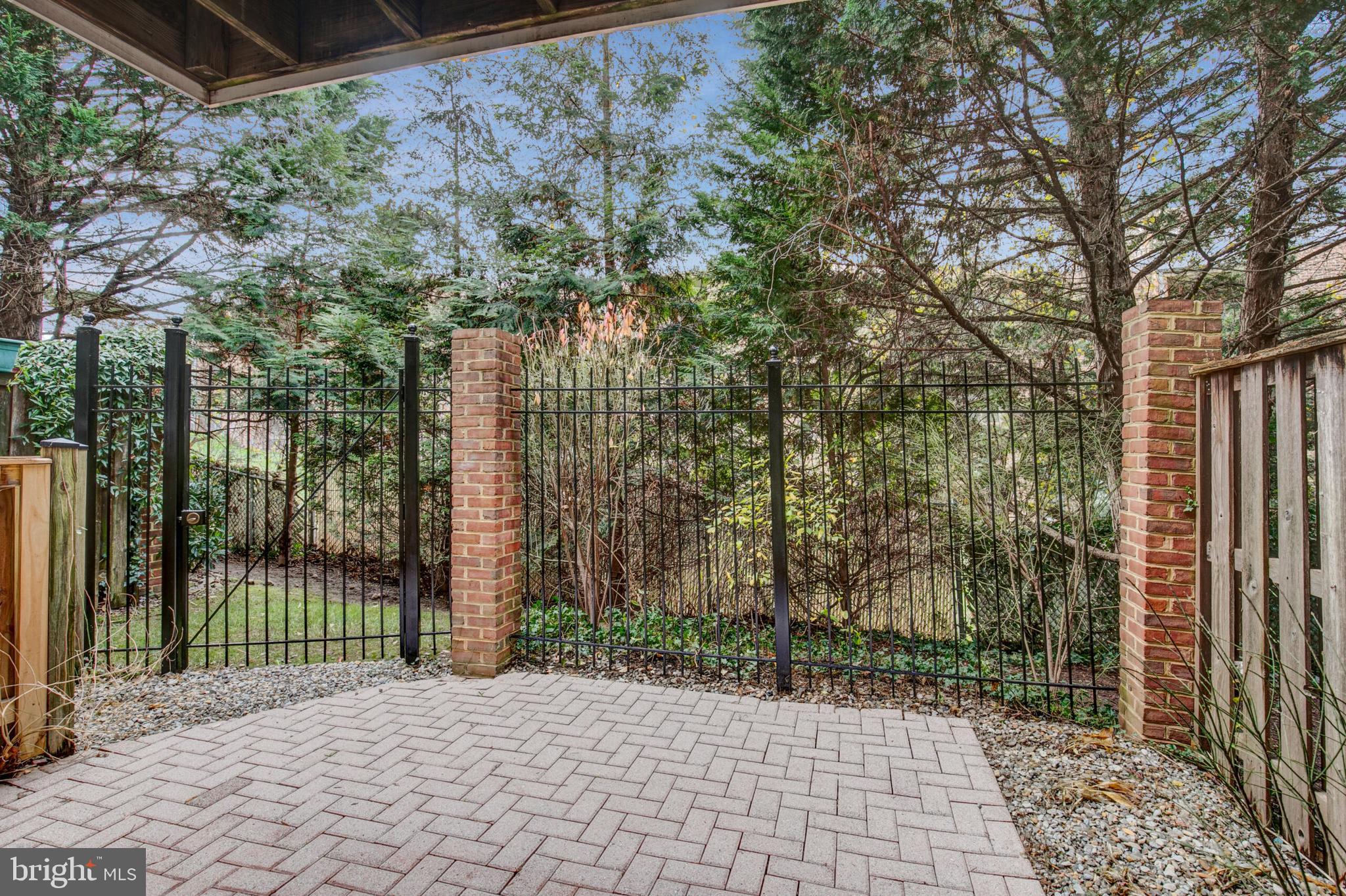 7472 CARRIAGE HILLS DR