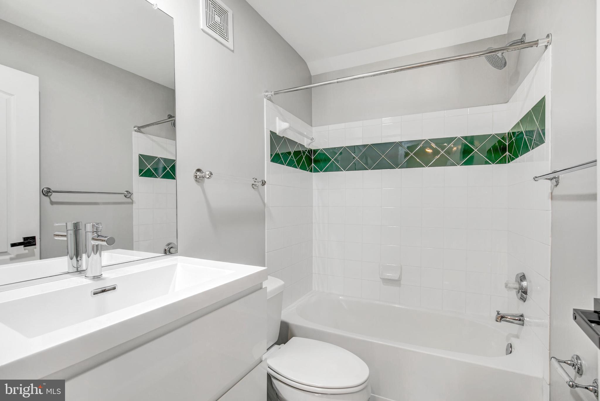 7472 CARRIAGE HILLS DR