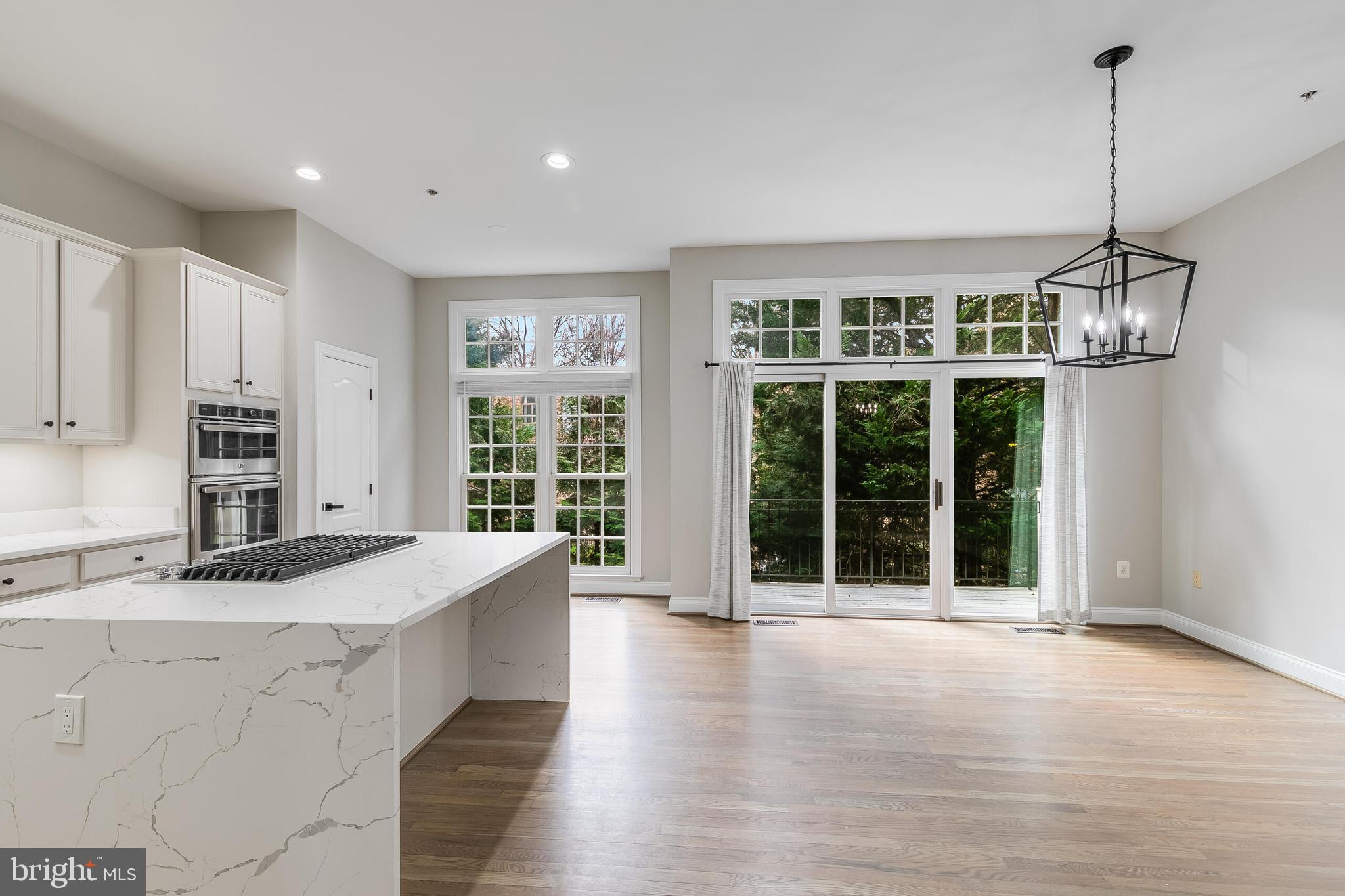 7472 CARRIAGE HILLS DR