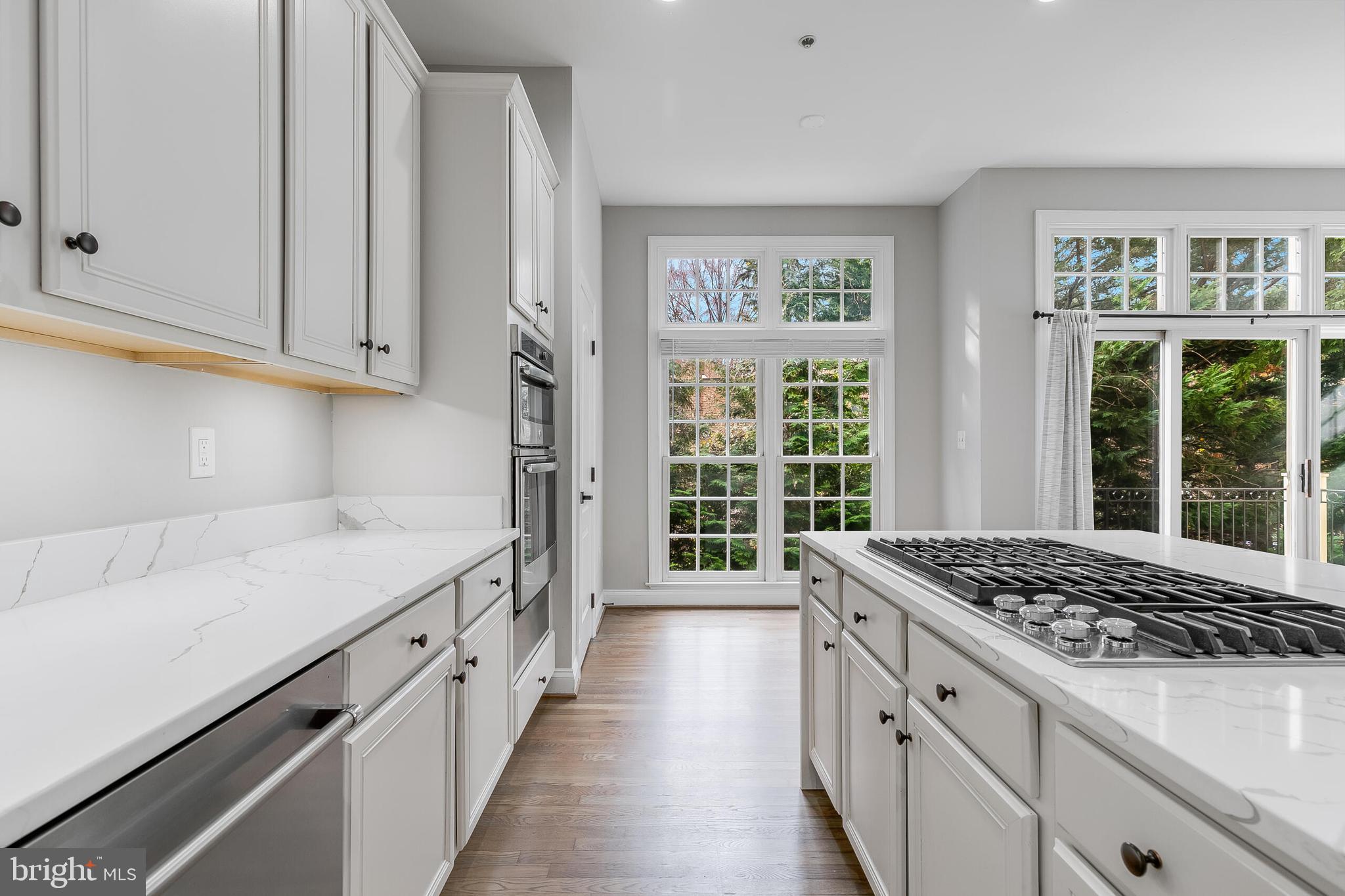 7472 CARRIAGE HILLS DR