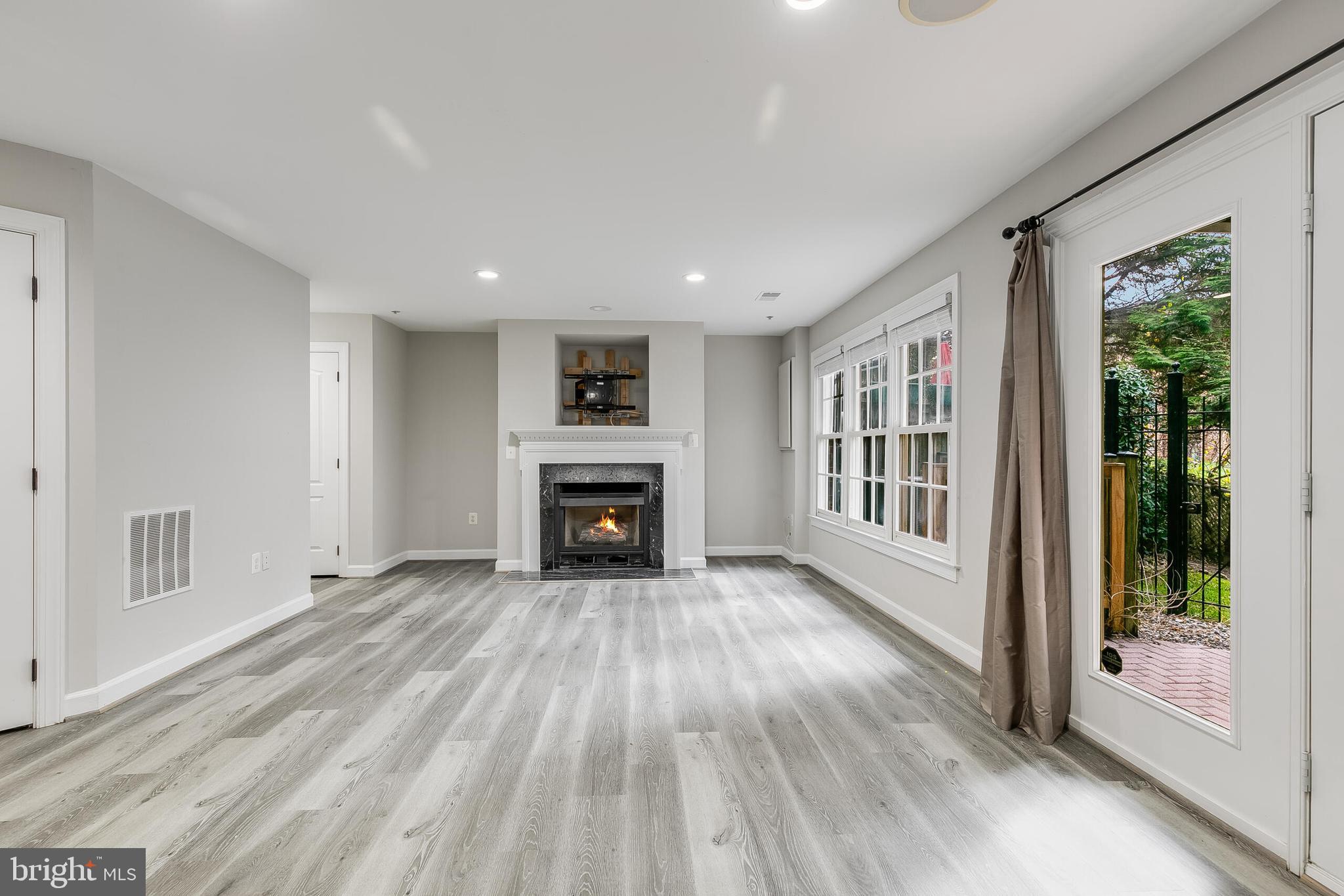 7472 CARRIAGE HILLS DR