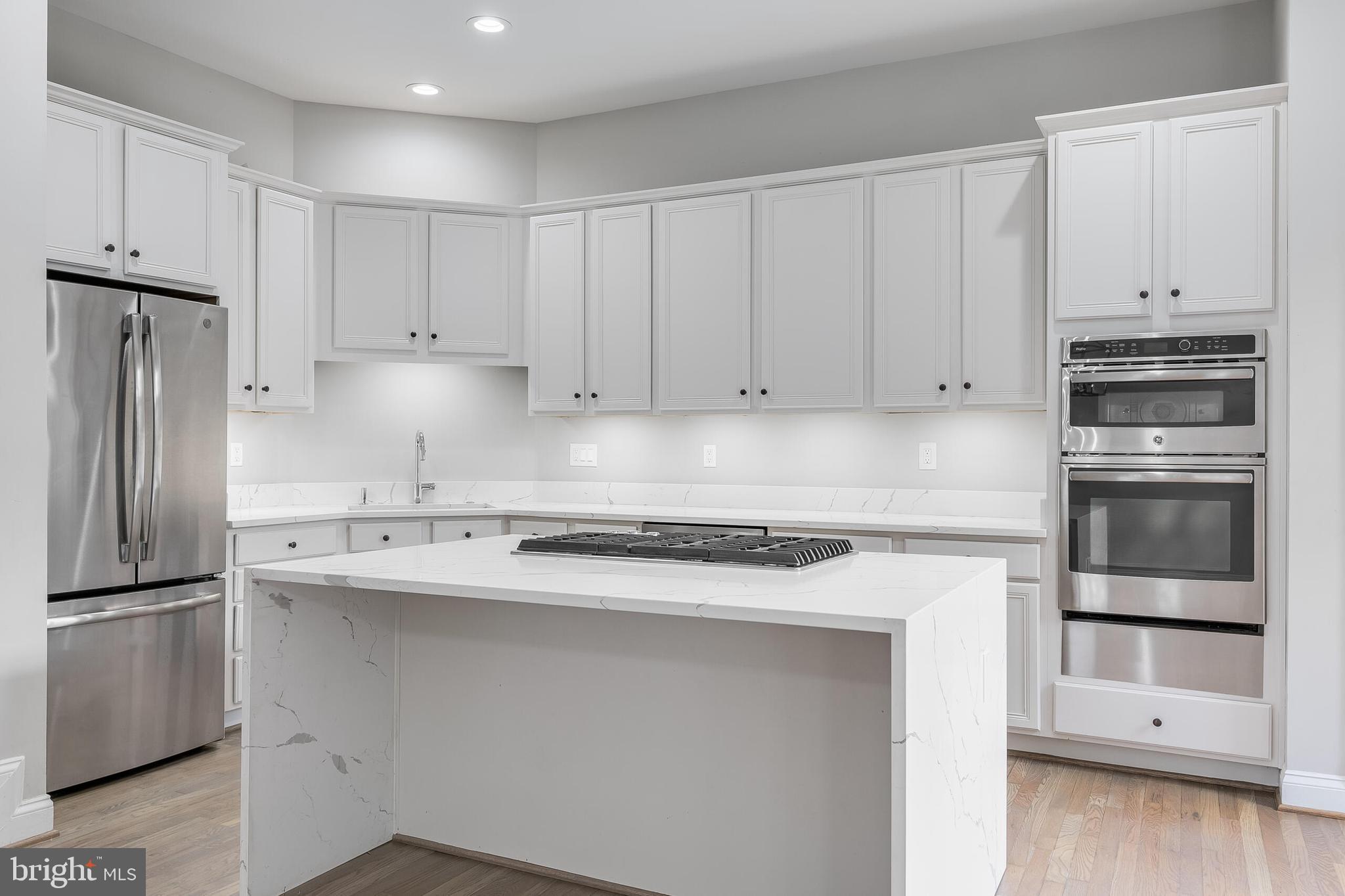 7472 CARRIAGE HILLS DR