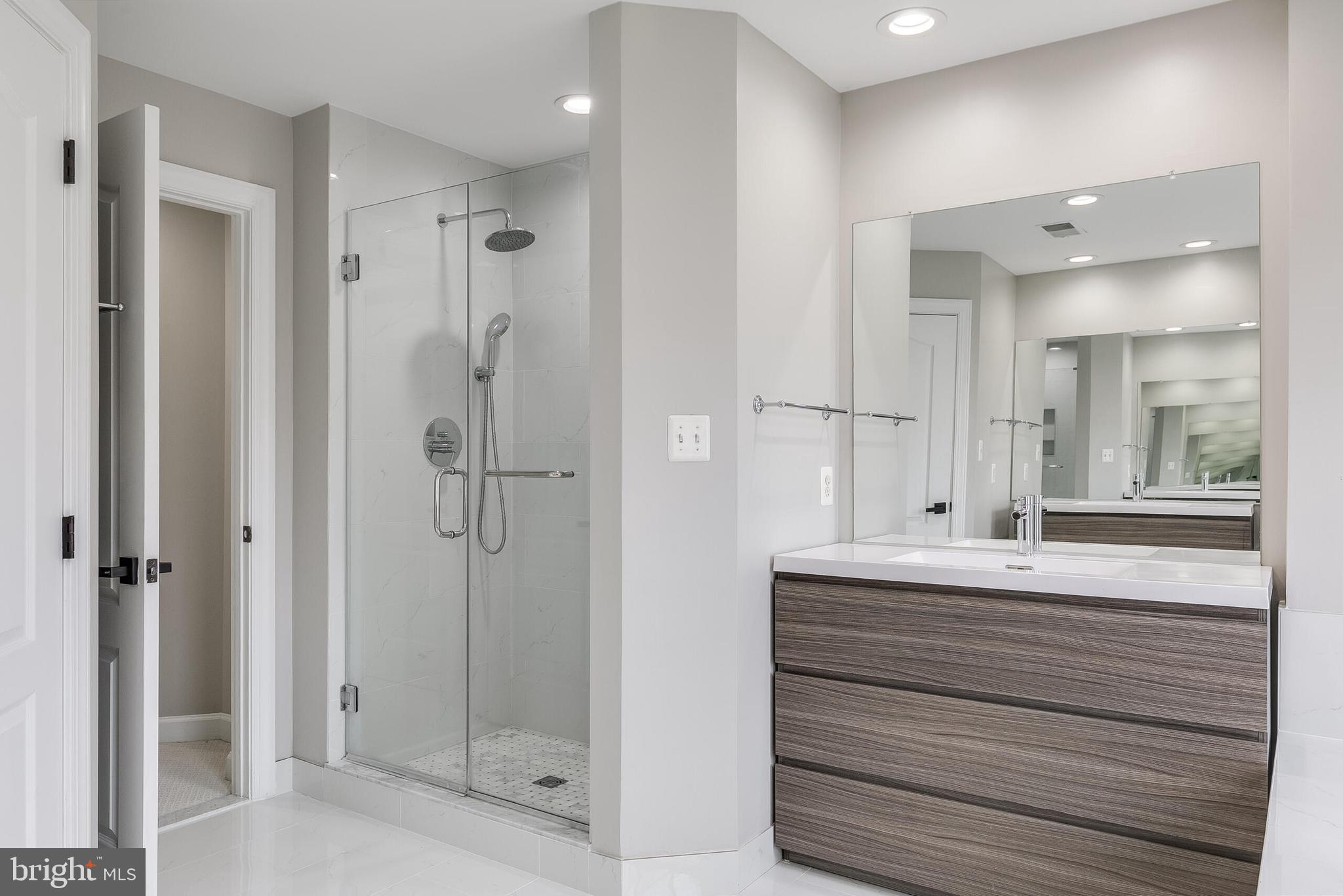 7472 CARRIAGE HILLS DR