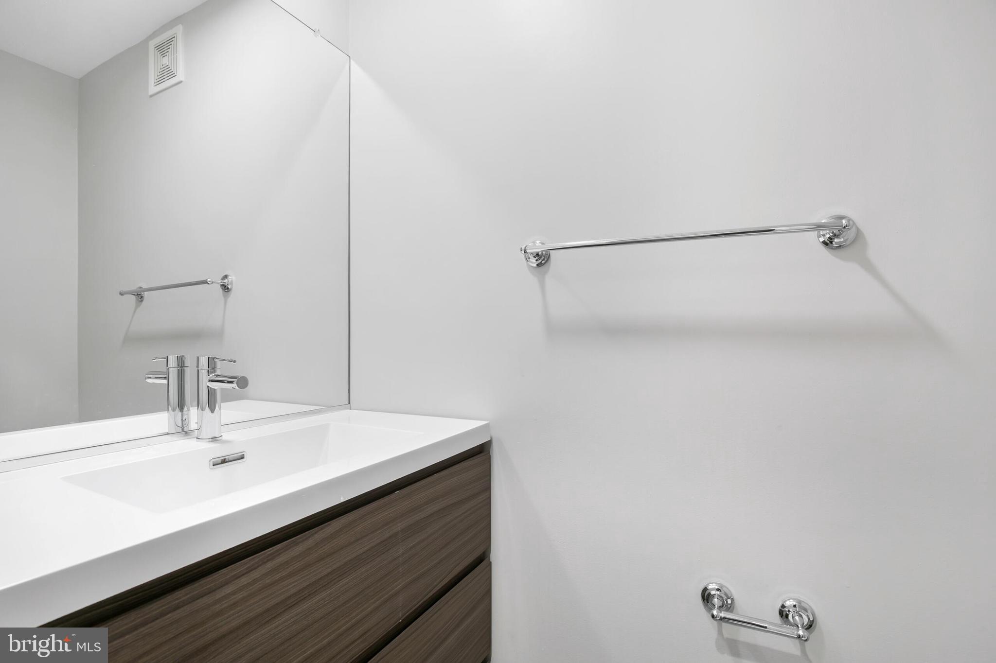 7472 CARRIAGE HILLS DR