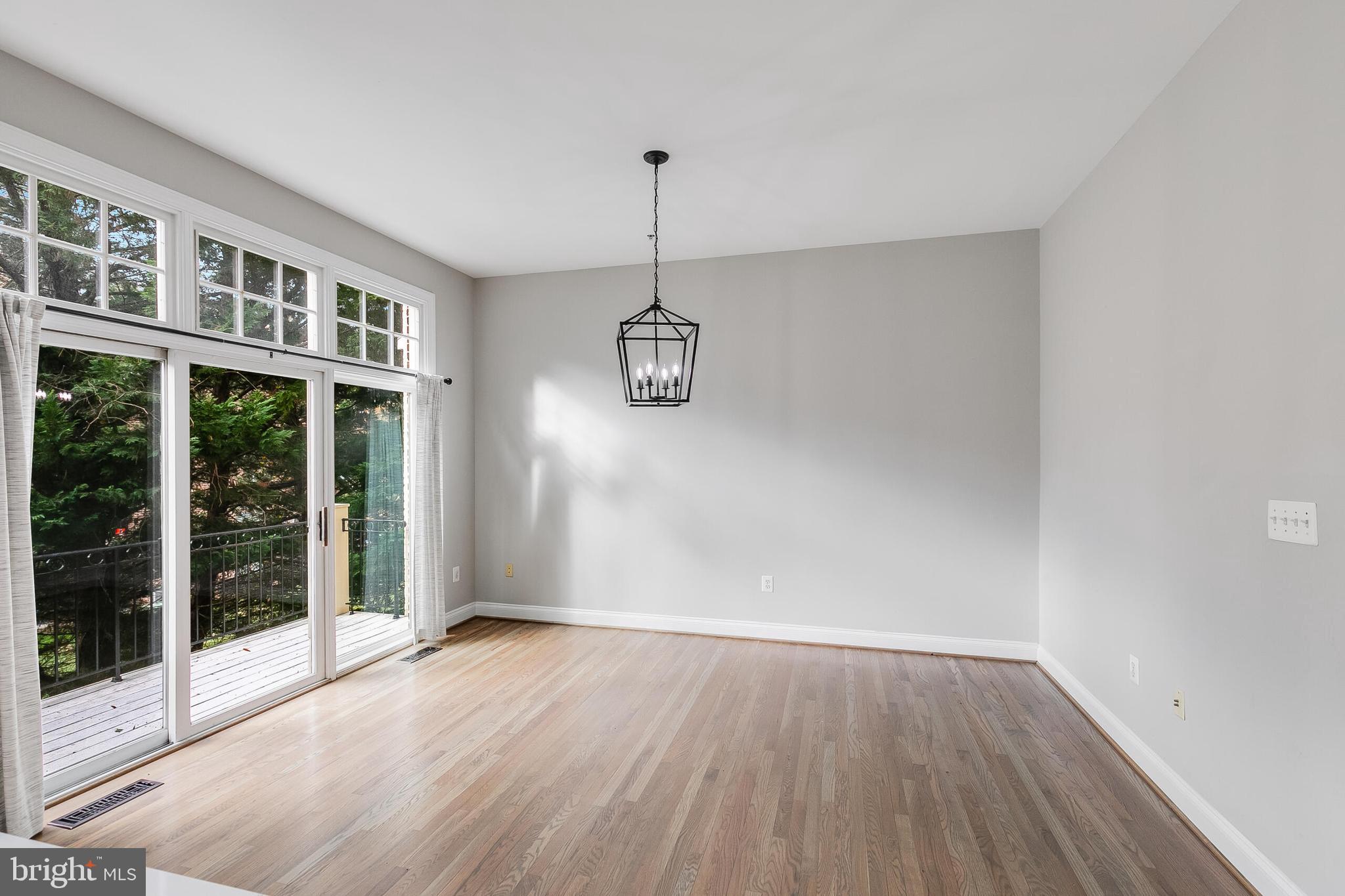 7472 CARRIAGE HILLS DR