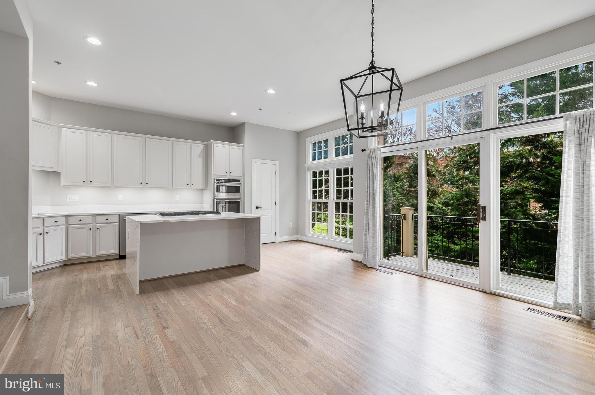 7472 CARRIAGE HILLS DR