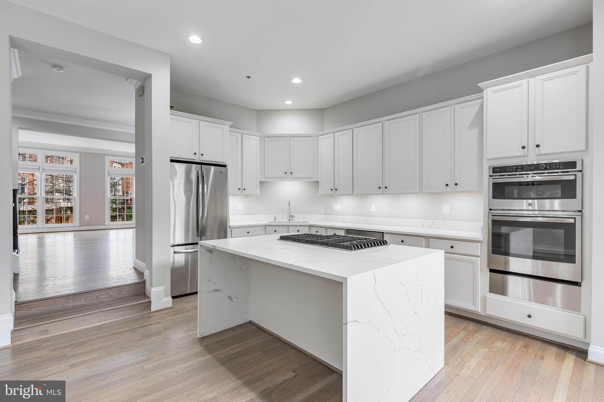 7472 CARRIAGE HILLS DR