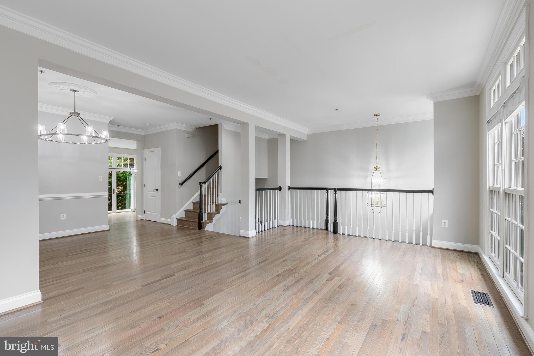 7472 CARRIAGE HILLS DR