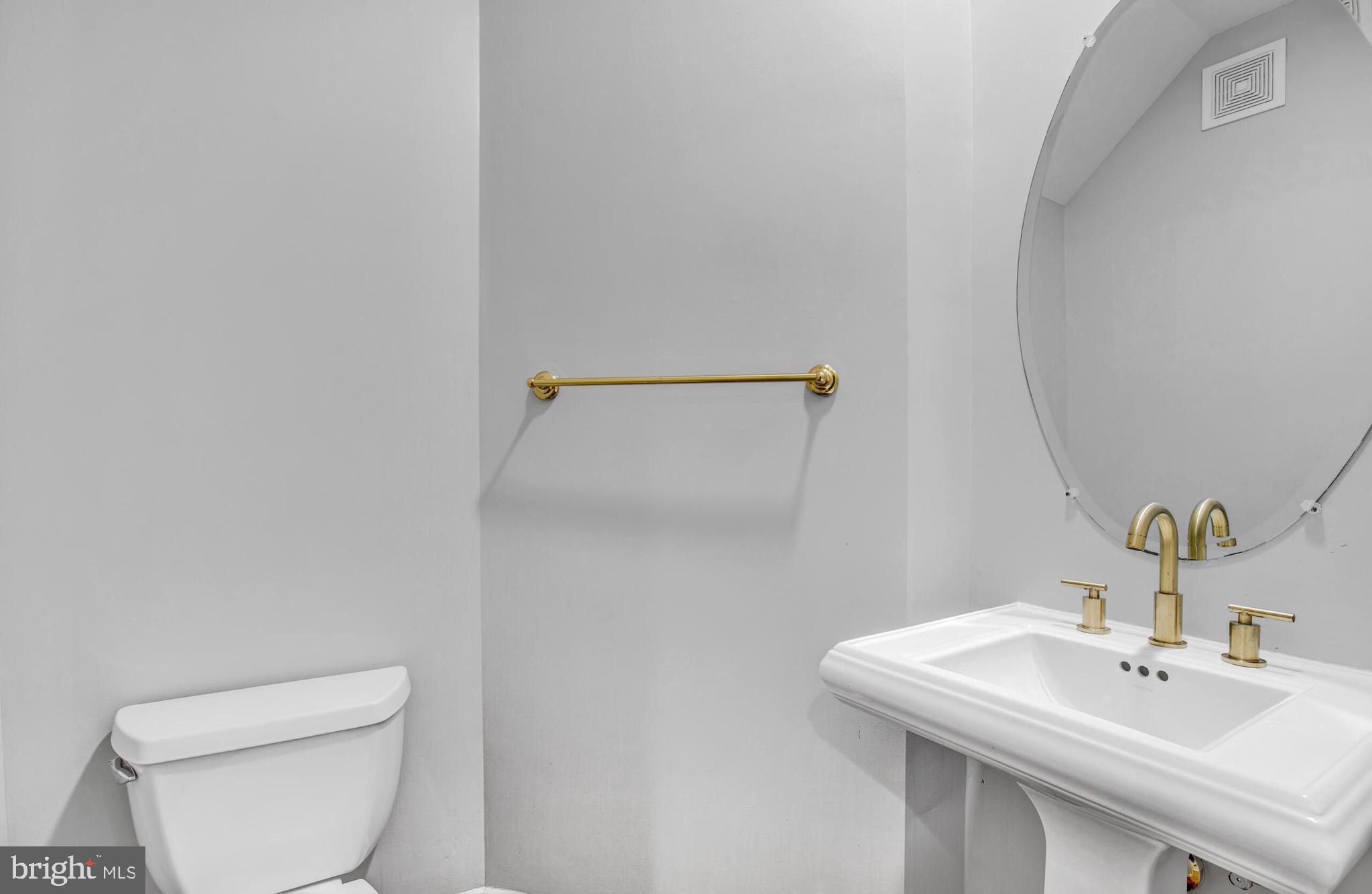 7472 CARRIAGE HILLS DR